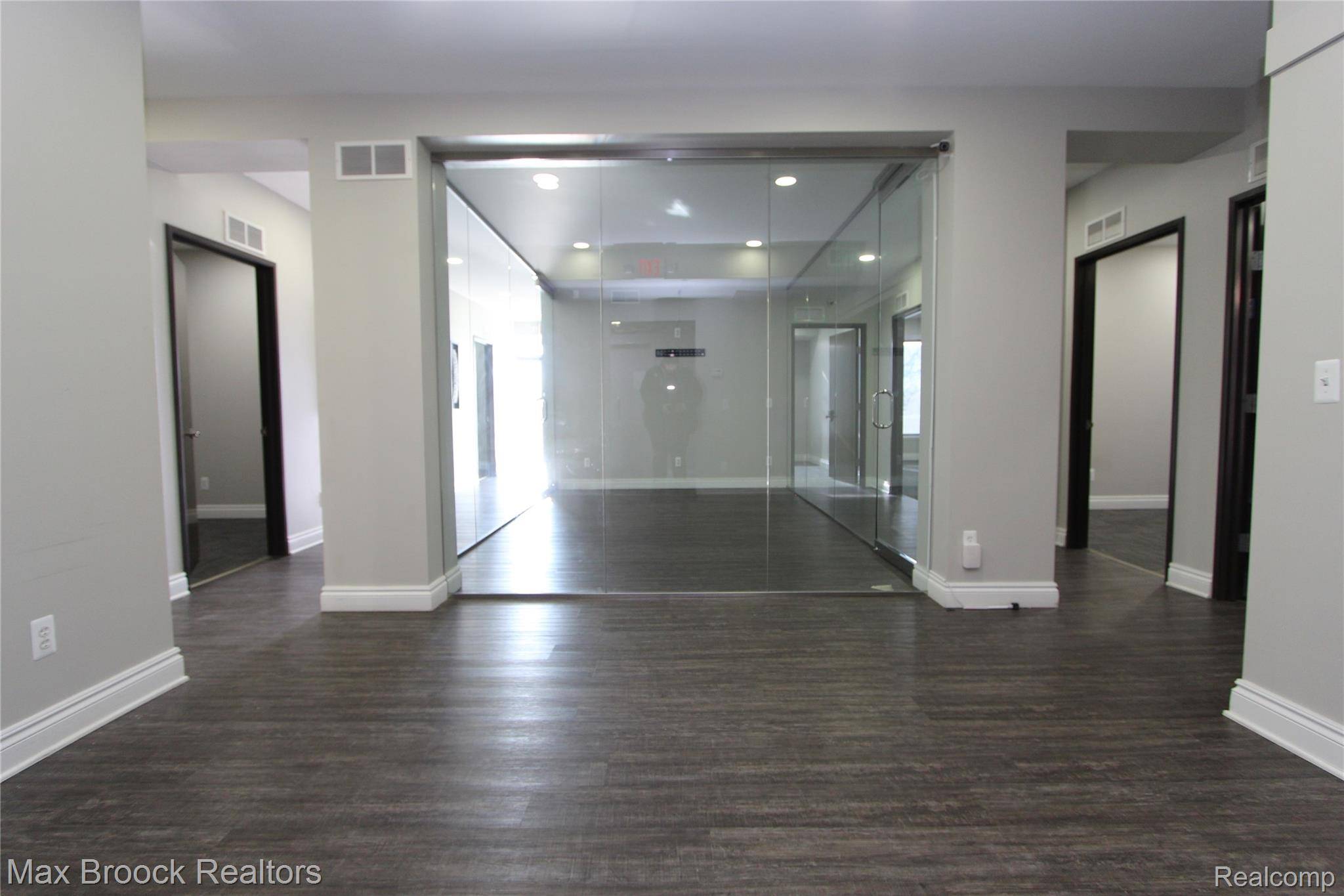 West Bloomfield, MI 48322,33060 Northwestern HWY #110