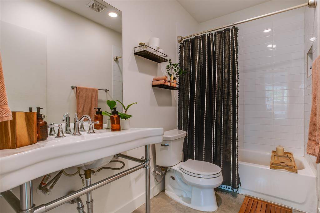 Dallas, TX 75208,603 Finley Court