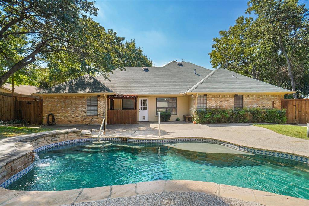 Euless, TX 76039,802 Chipwood Court