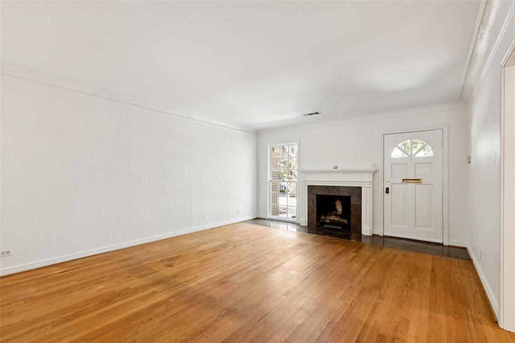 Dallas, TX 75208,926 Salmon Drive