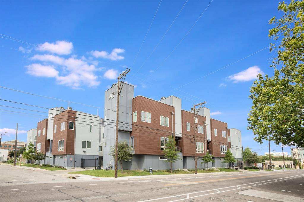 Dallas, TX 75215,1505 S Akard Street #104