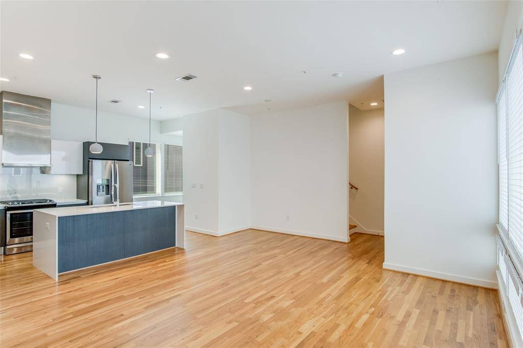 Dallas, TX 75215,1505 S Akard Street #104