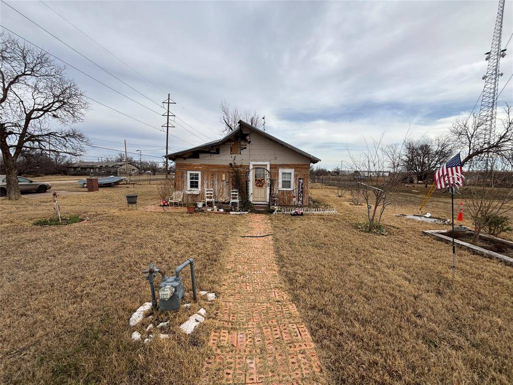 Munday, TX 76371,230 N Elm Avenue