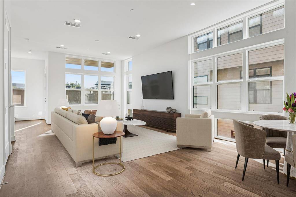 Dallas, TX 75219,3032 Chimes Street