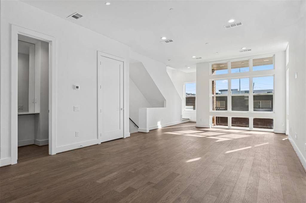 Dallas, TX 75219,3032 Chimes Street