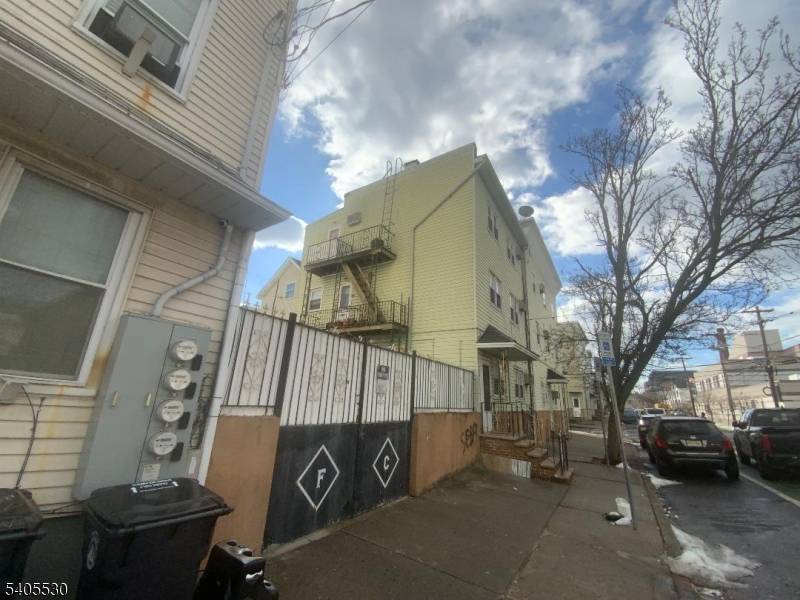 Newark City, NJ 07105,160 E Kinney St