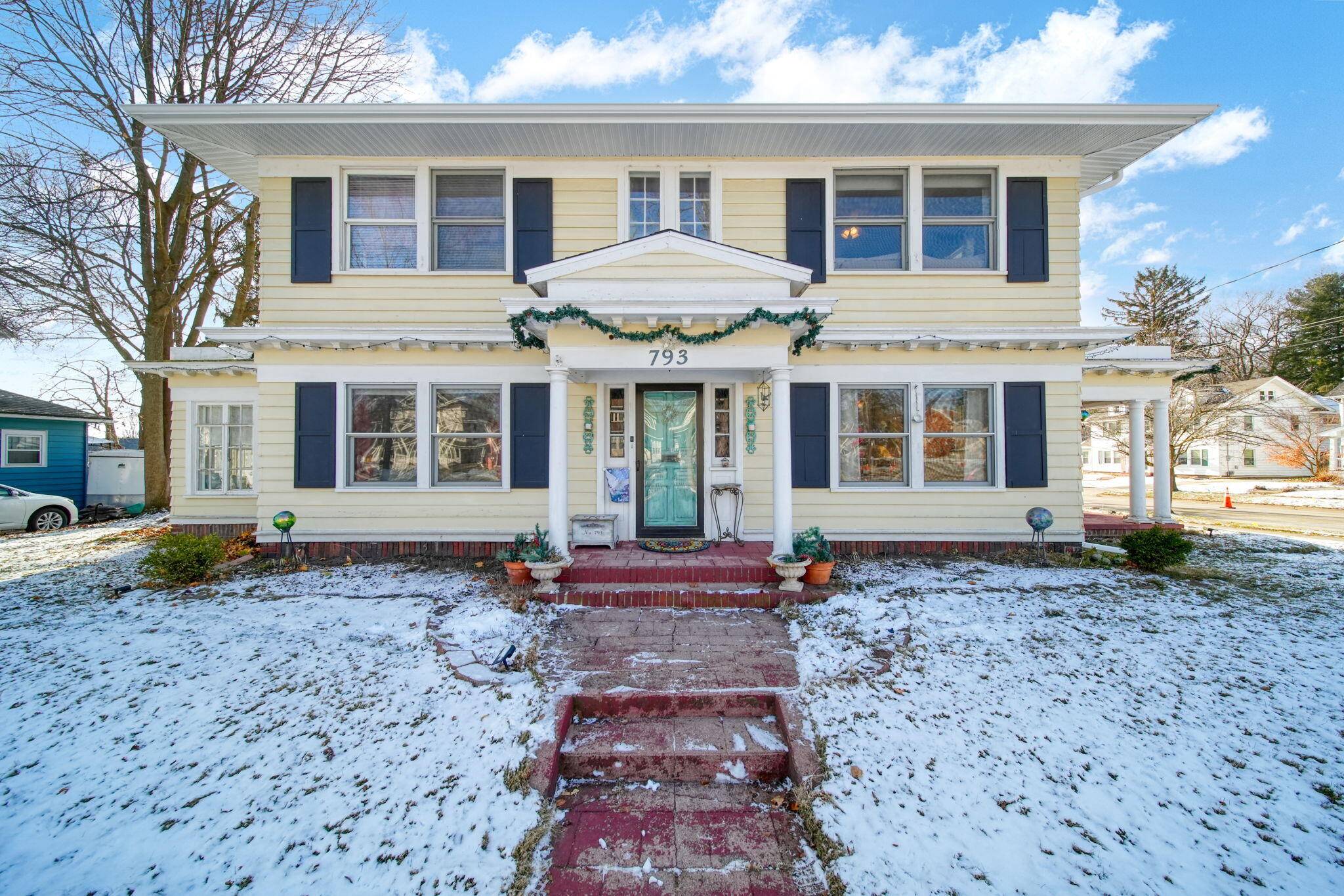 Jackson, MI 49203,793 Oakridge DR