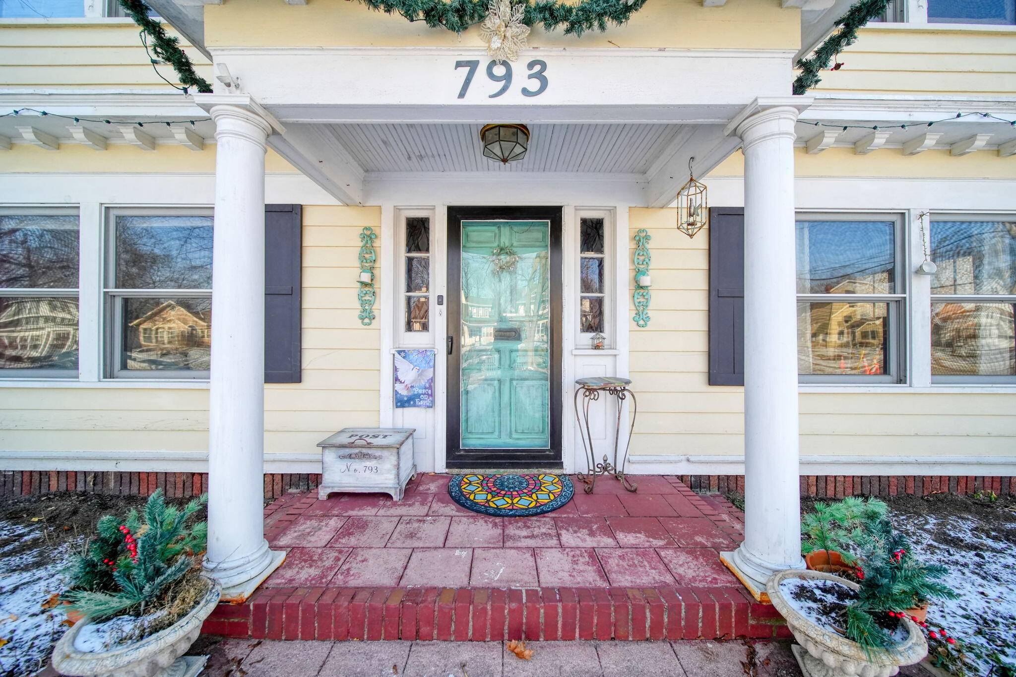 Jackson, MI 49203,793 Oakridge DR