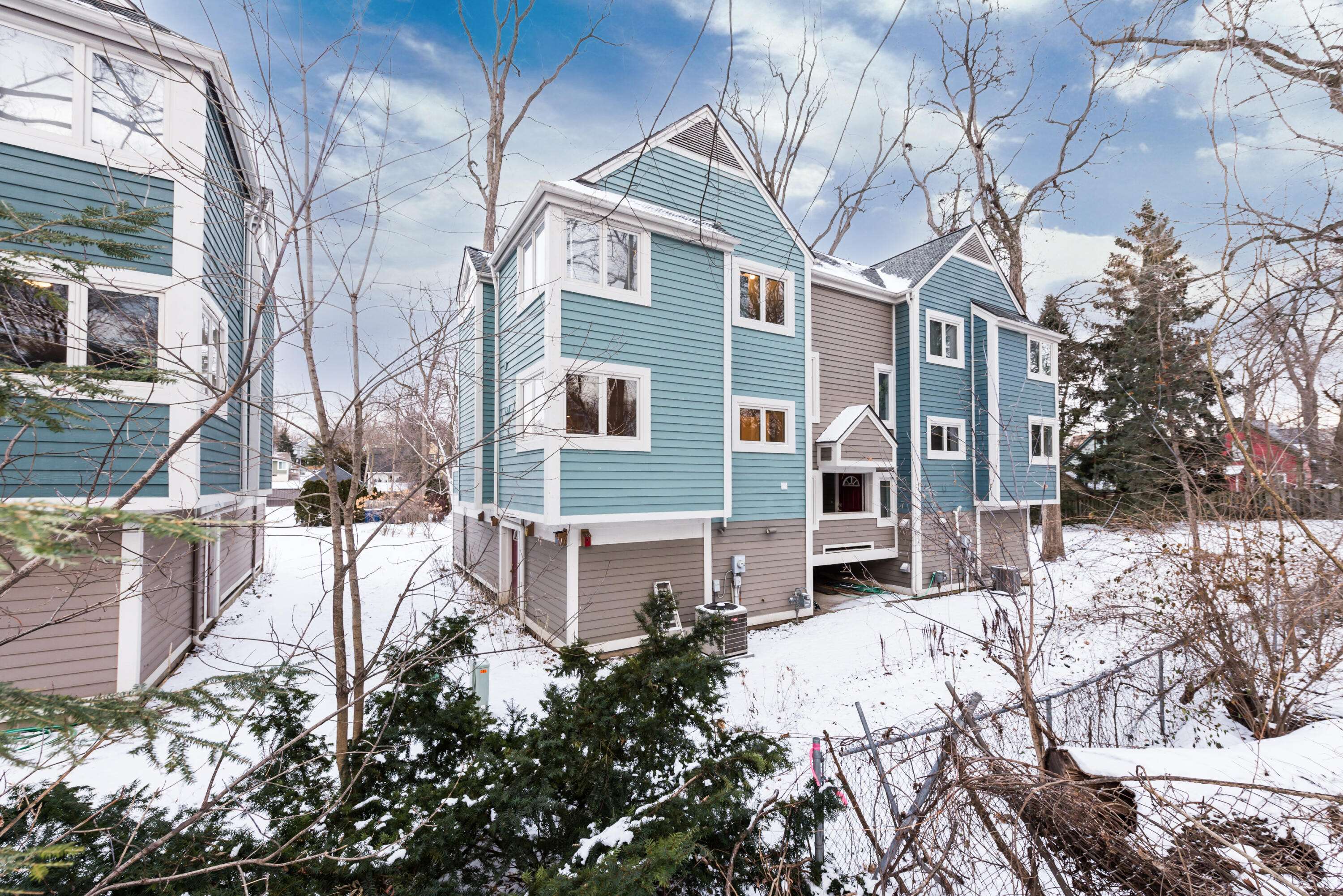 Ann Arbor, MI 48103,285 Mulholland AVE