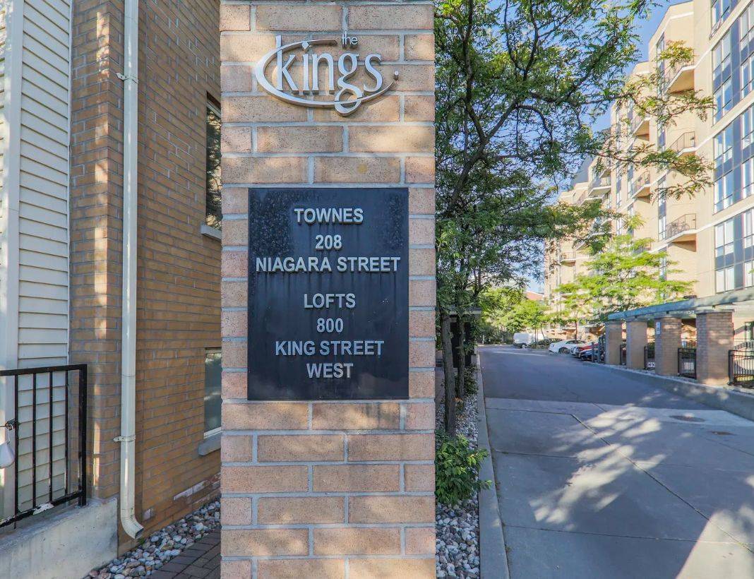 Toronto C01, ON M6J 3W5,208 Niagara ST #85