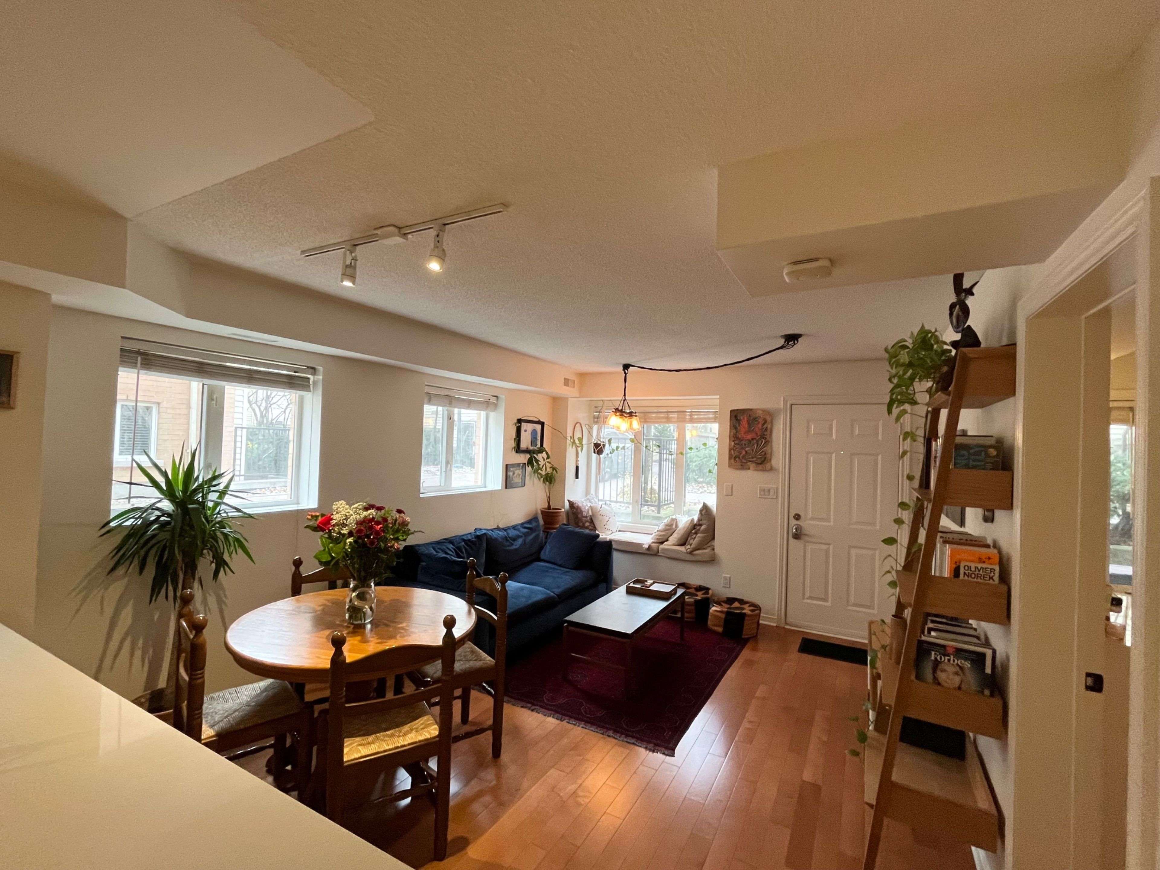 Toronto C01, ON M6J 3W5,208 Niagara ST #85