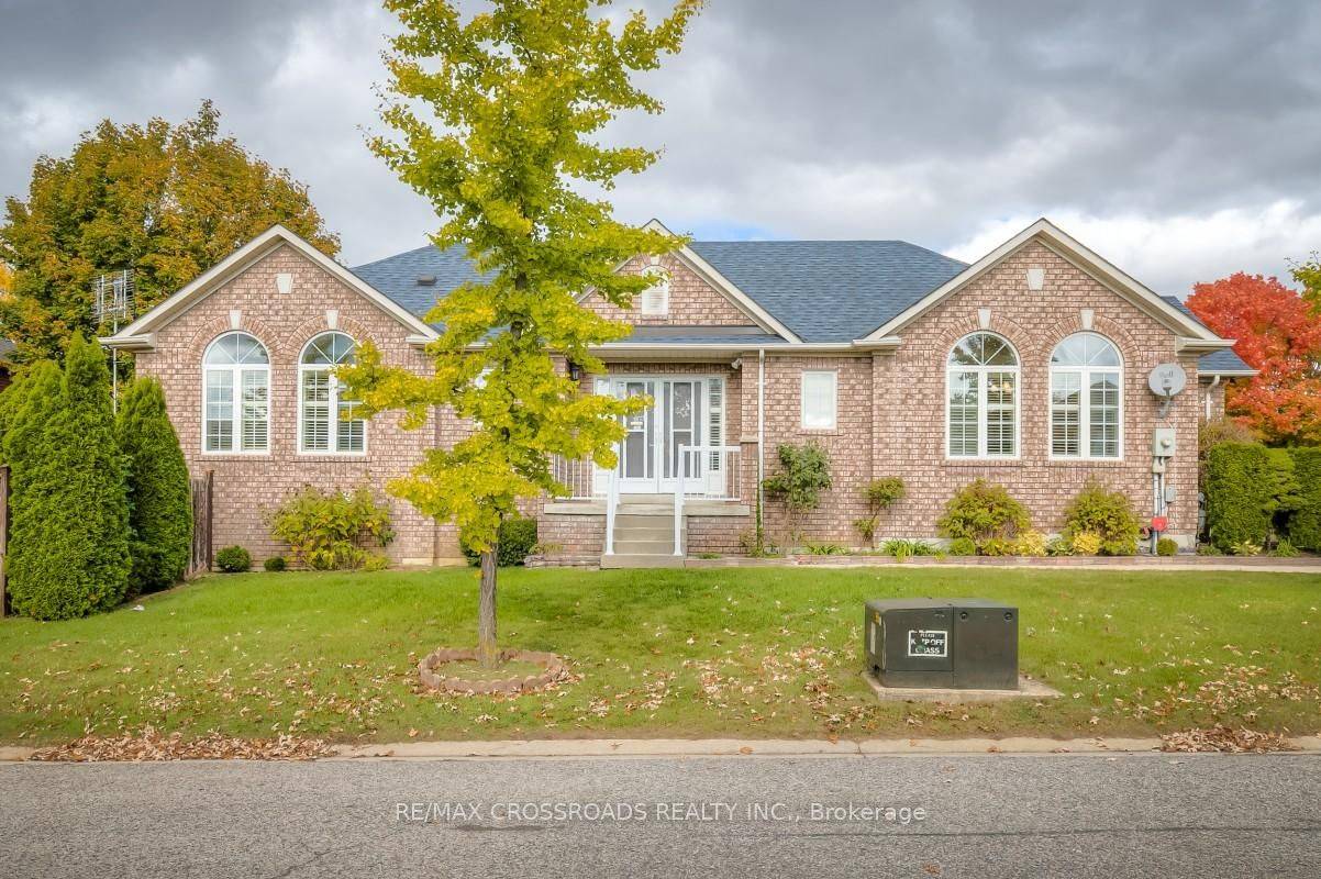 Whitby, ON L1R 3A9,26 Lurosa CRES