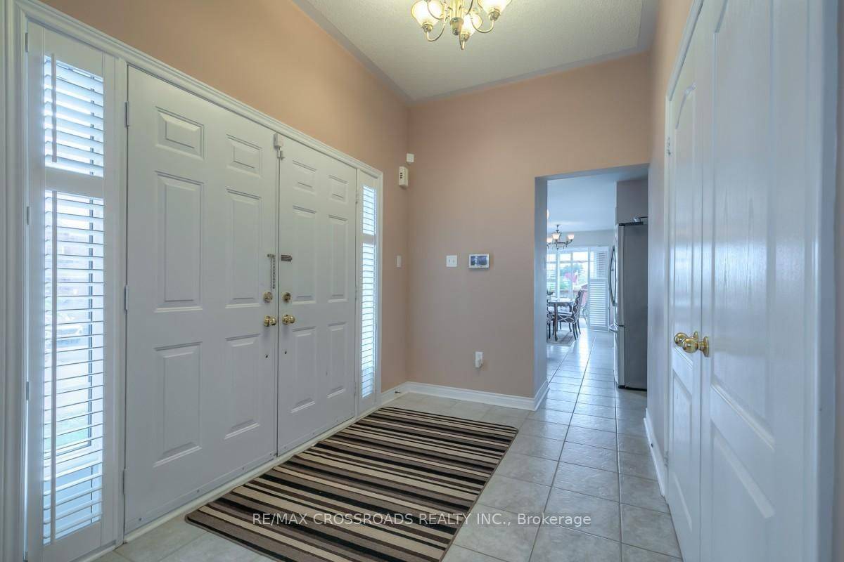 Whitby, ON L1R 3A9,26 Lurosa CRES