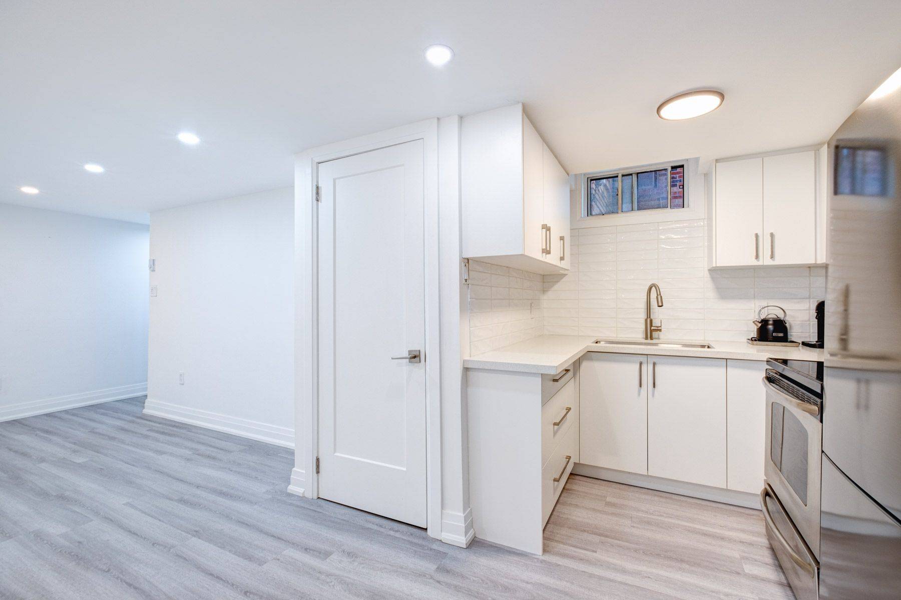 Toronto E01, ON M4L 2H6,15 Ivy AVE #Lower