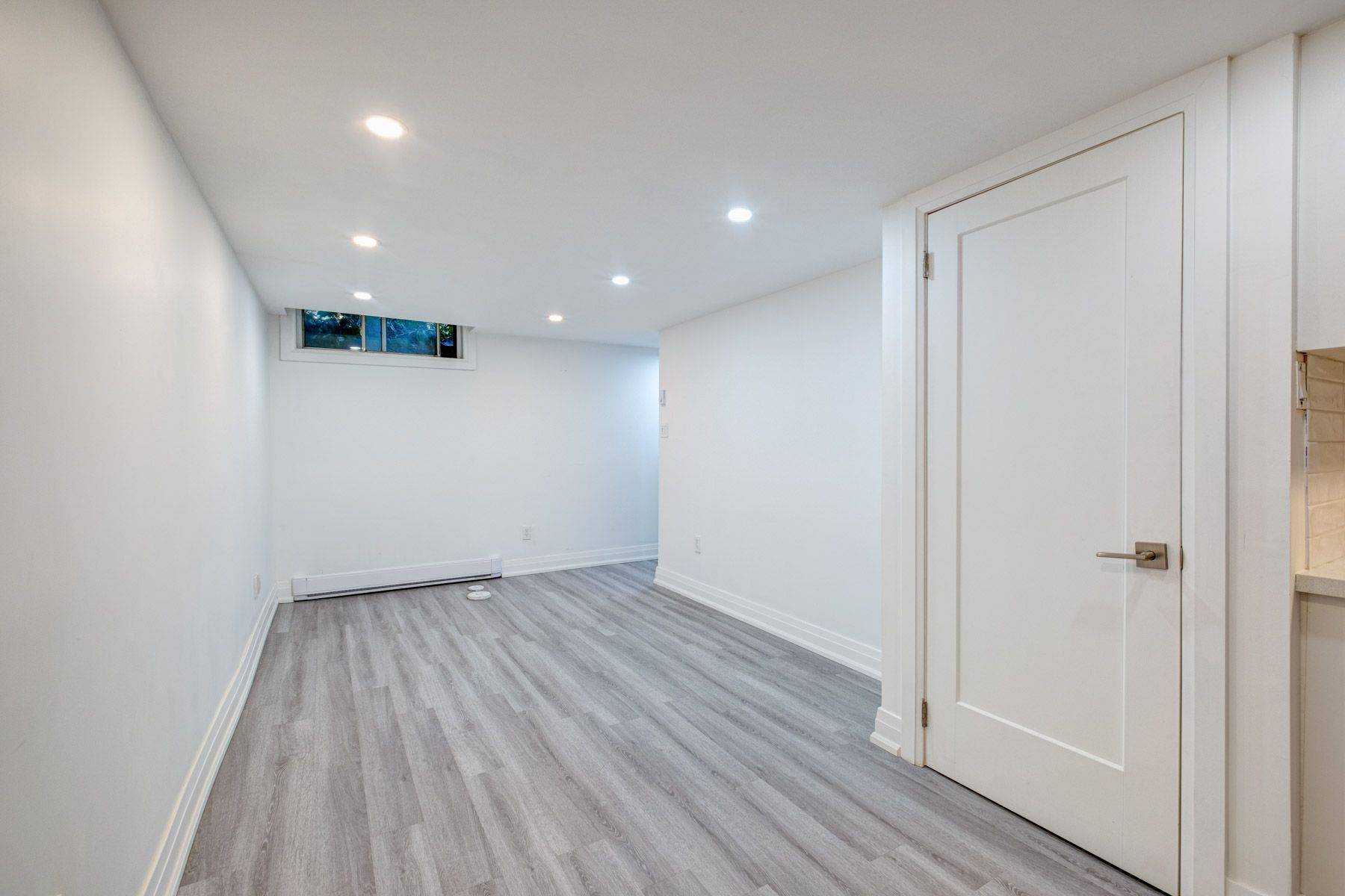 Toronto E01, ON M4L 2H6,15 Ivy AVE #Lower