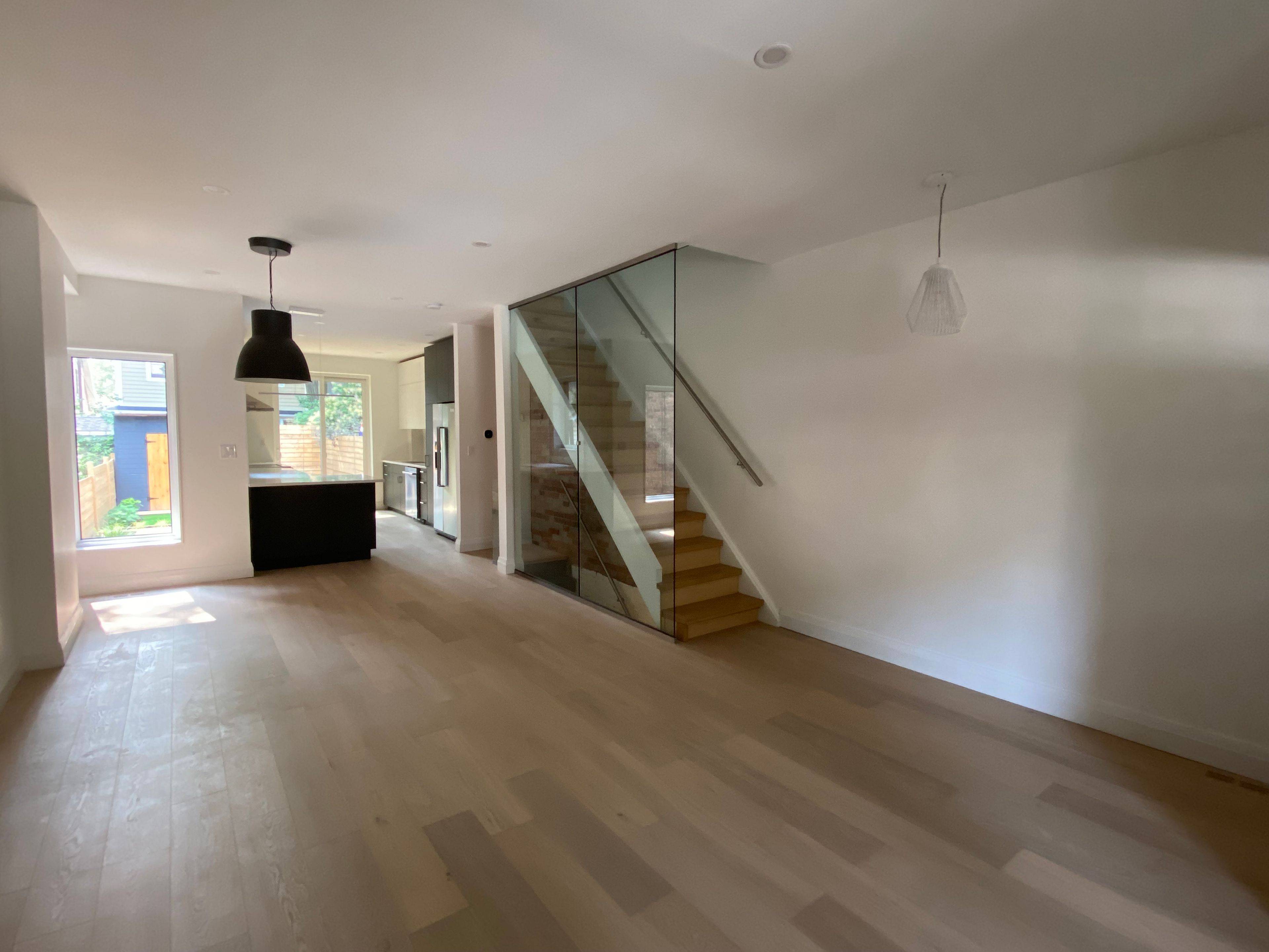 Toronto E02, ON M4L 3L4,78 Kingsmount Park RD