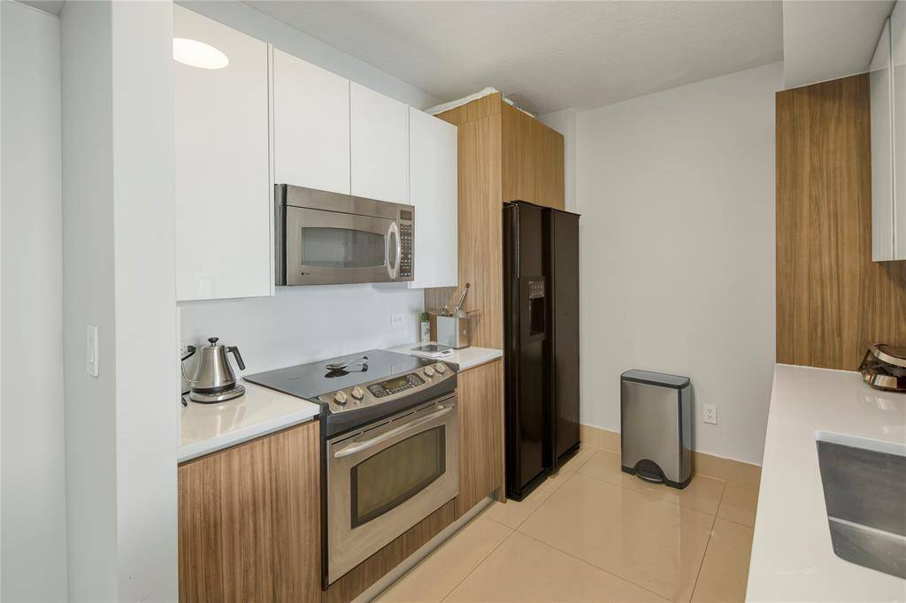 Aventura, FL 33180,18800 NE 29th Ave #704