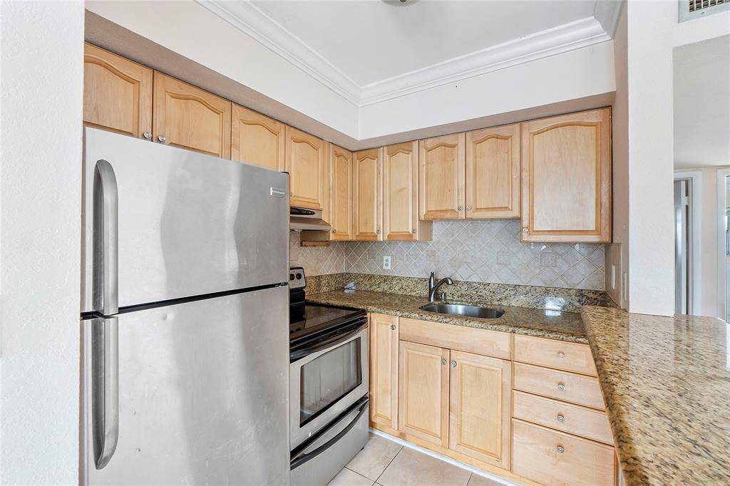 Oakland Park, FL 33334,4050 NE 12th Ter #39-2