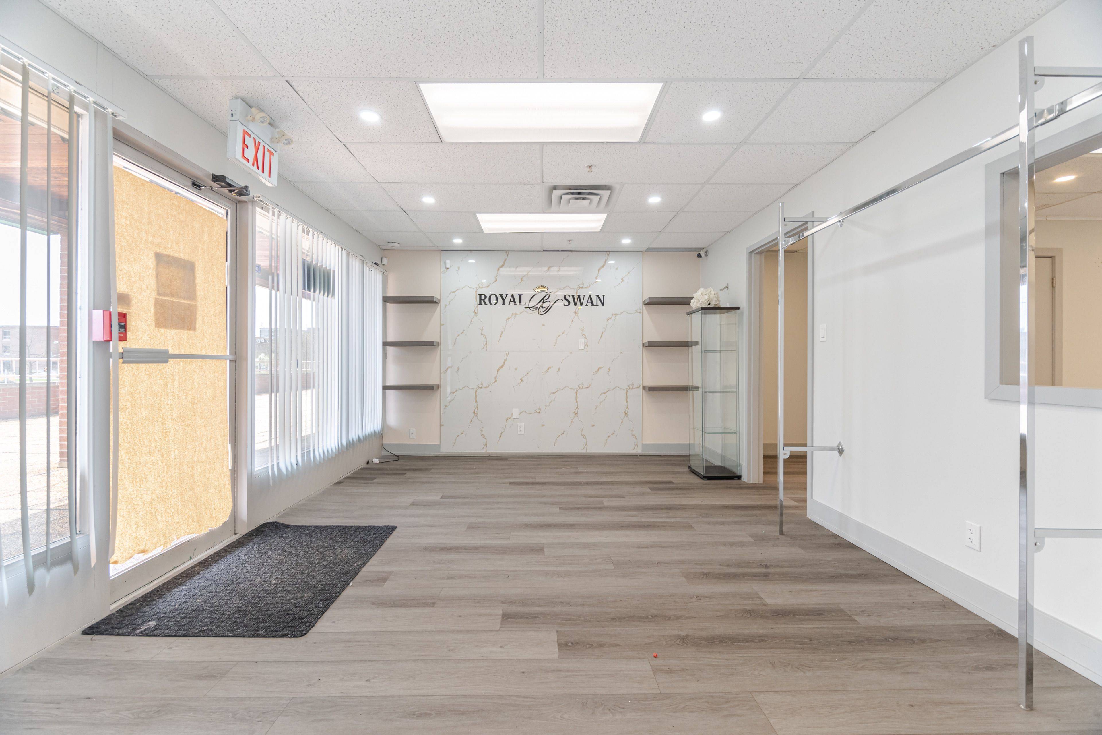 126 Wellington ST W #212, Aurora, ON L4G 2N9