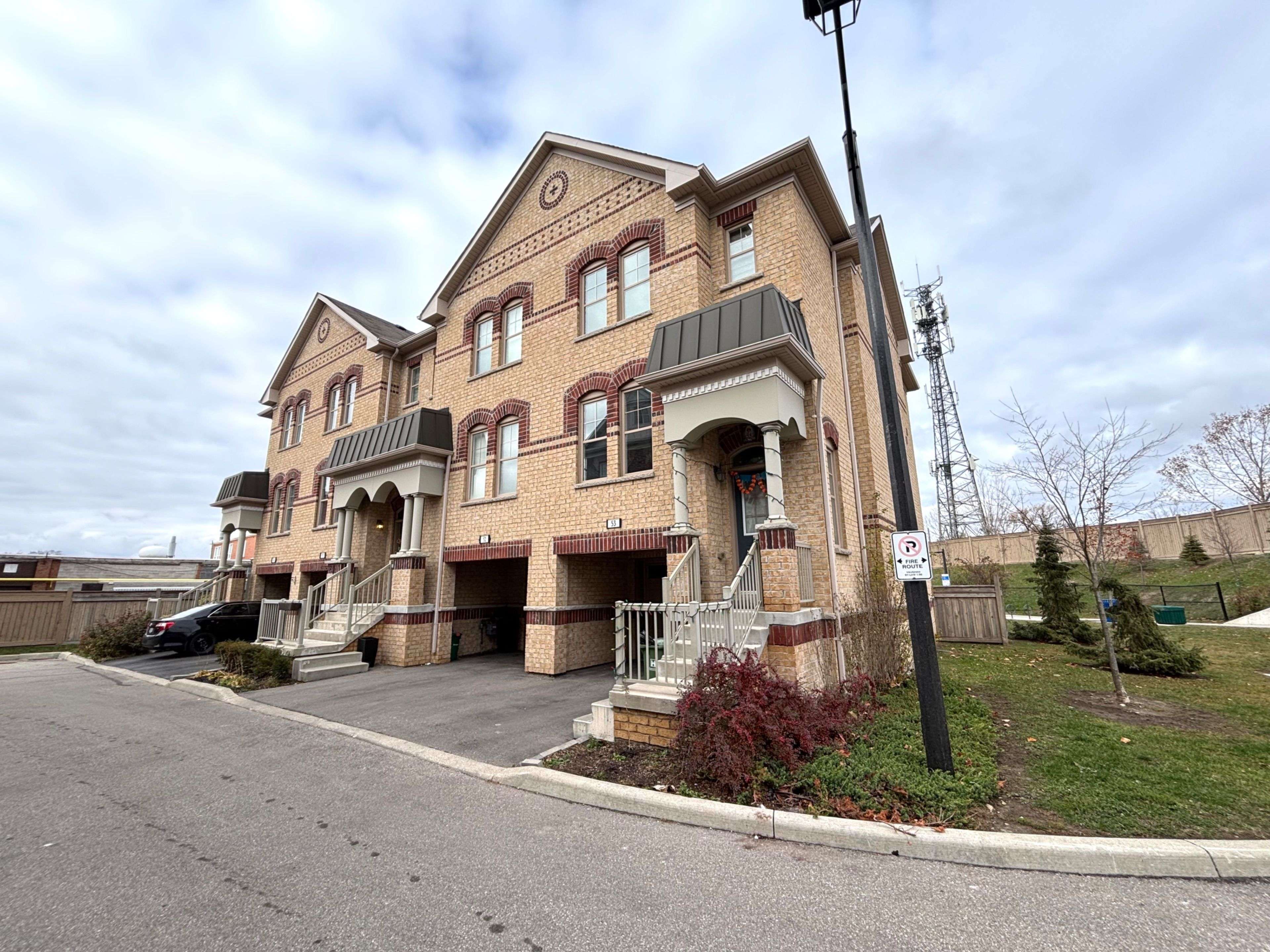 Vaughan, ON L4L 0H1,10 Porter Avenue West AVE W #53