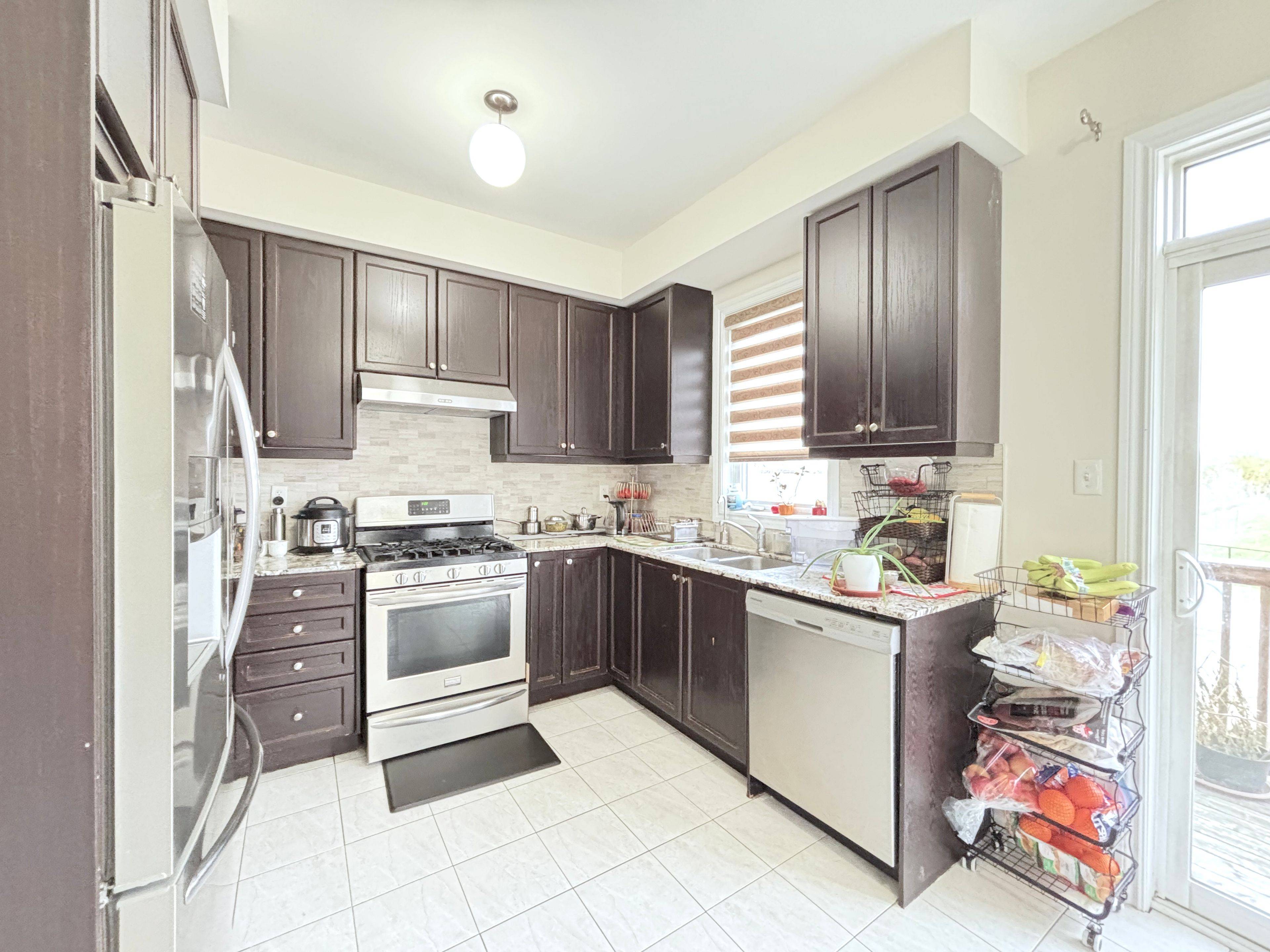 Vaughan, ON L4L 0H1,10 Porter Avenue West AVE W #53