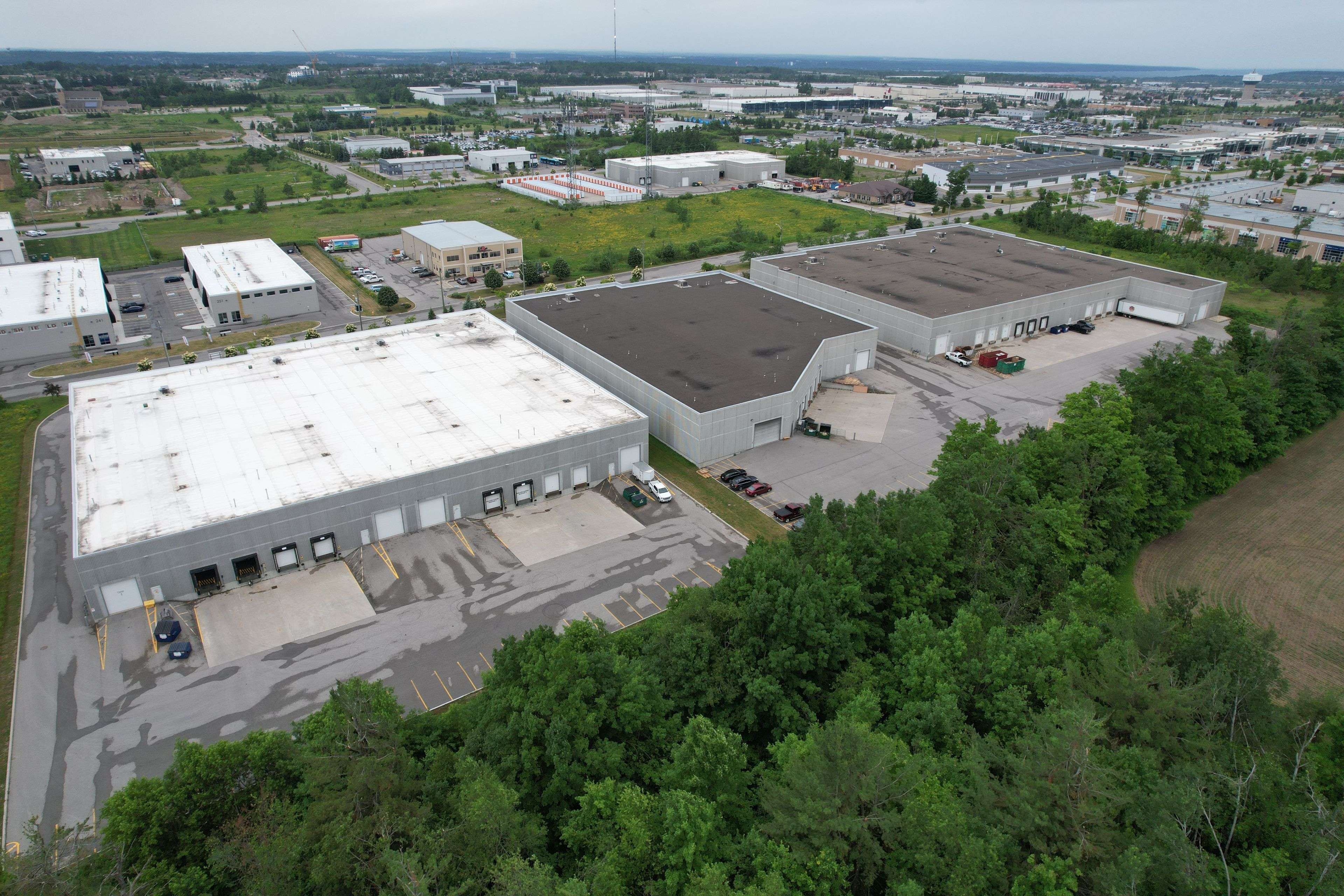 Barrie, ON L4N 6L2,252 King ST #2-3