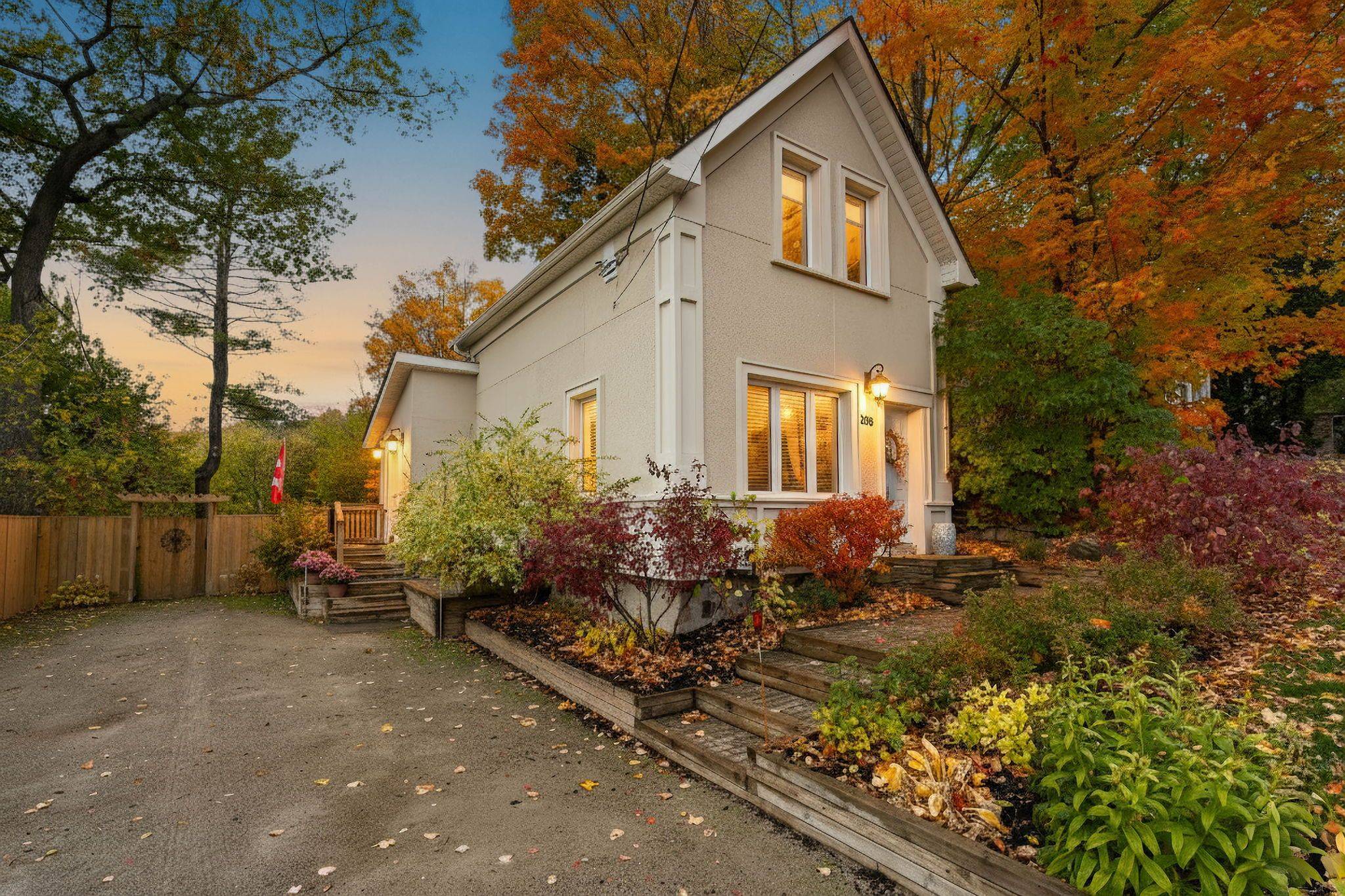 Midland, ON L4R 5J4,206 Centennial DR