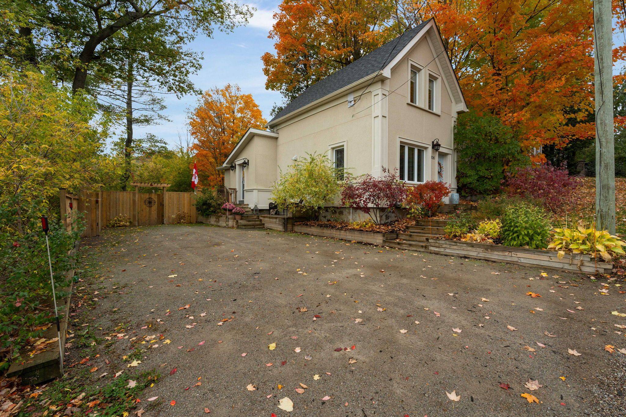 Midland, ON L4R 5J4,206 Centennial DR