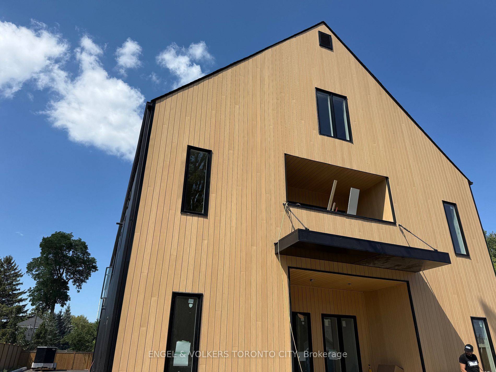 Collingwood, ON L9Y 2X6,32 Oak ST #301