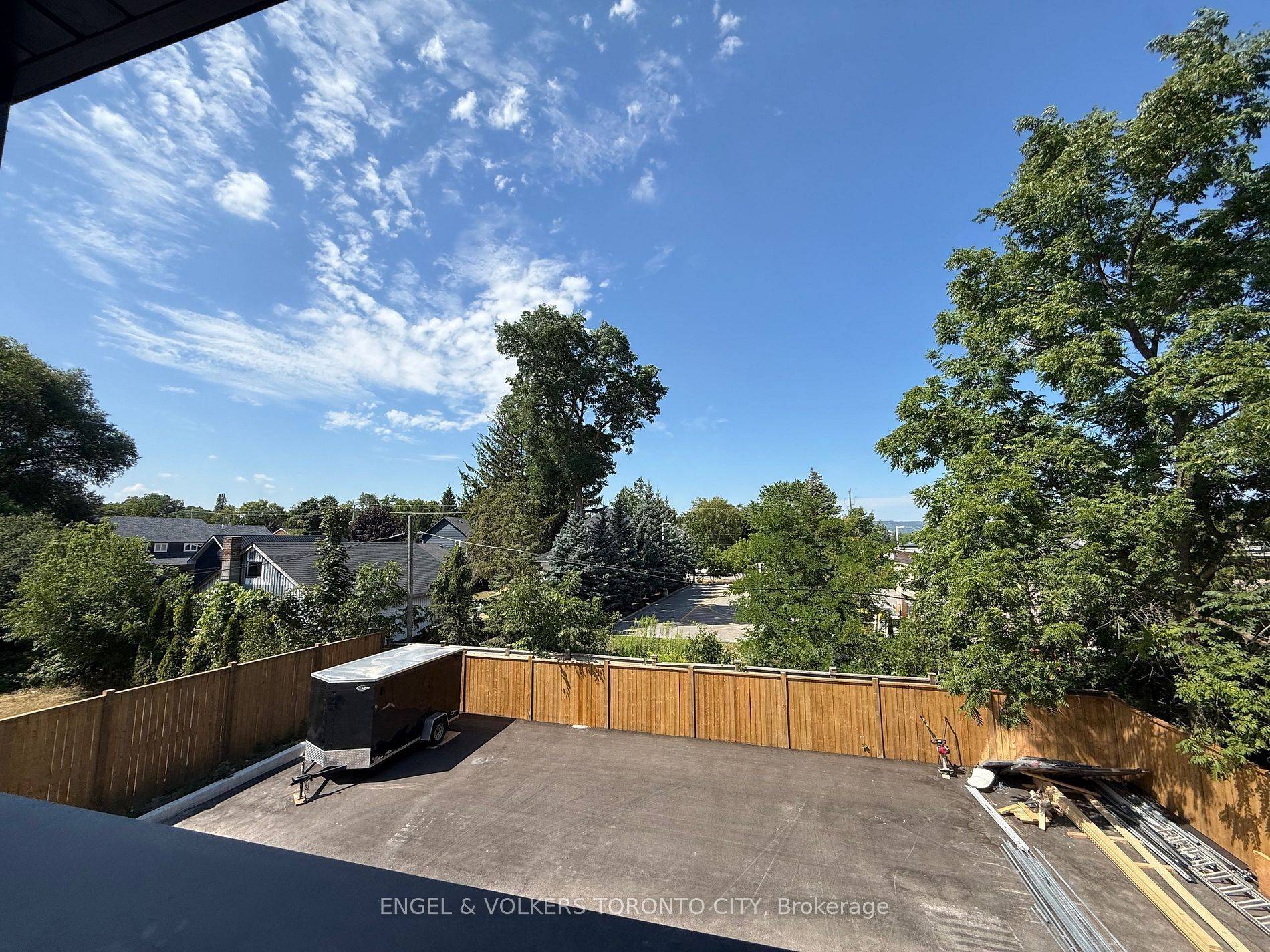 Collingwood, ON L9Y 2X6,32 Oak ST #301