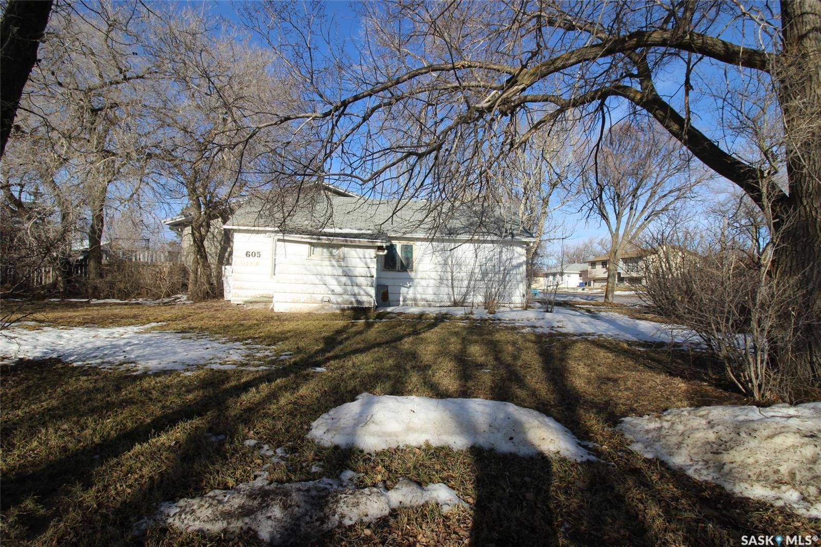 605 3rd STREET W, Shaunavon, SK S0N 2M0
