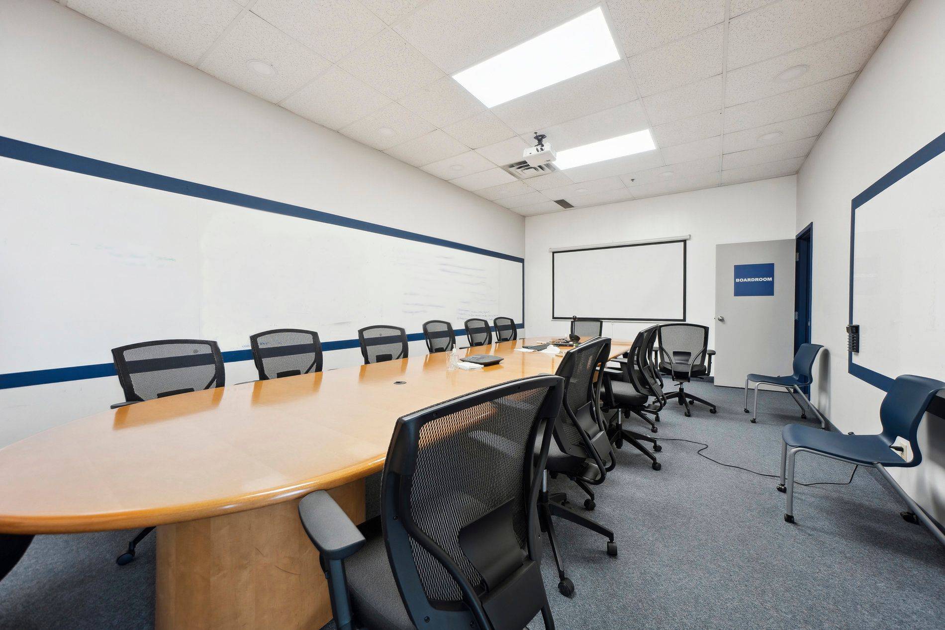 Mississauga, ON L5T 2T6,185 Courtneypark DR E #2