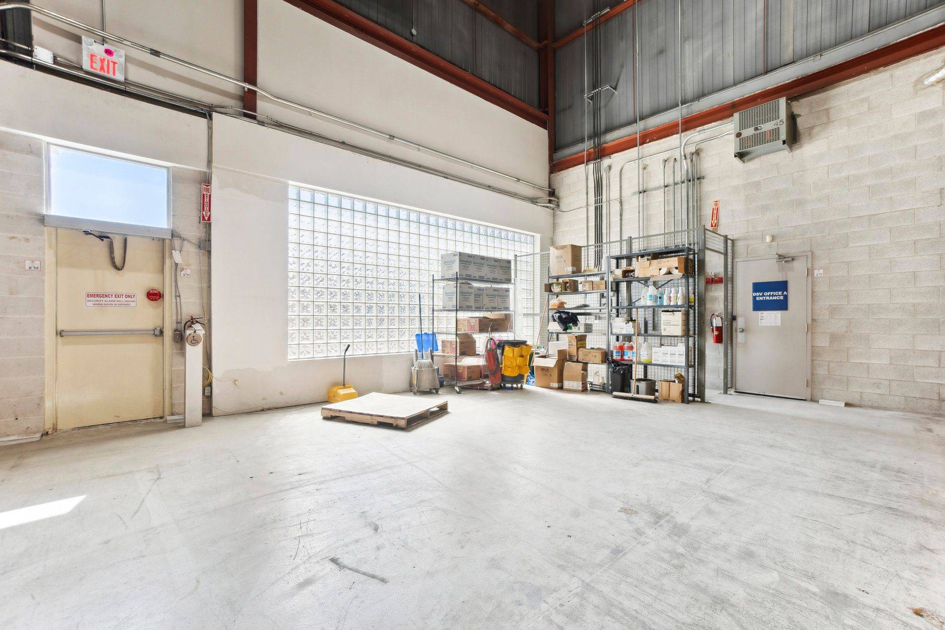 Mississauga, ON L5T 2T6,185 Courtneypark DR E #2