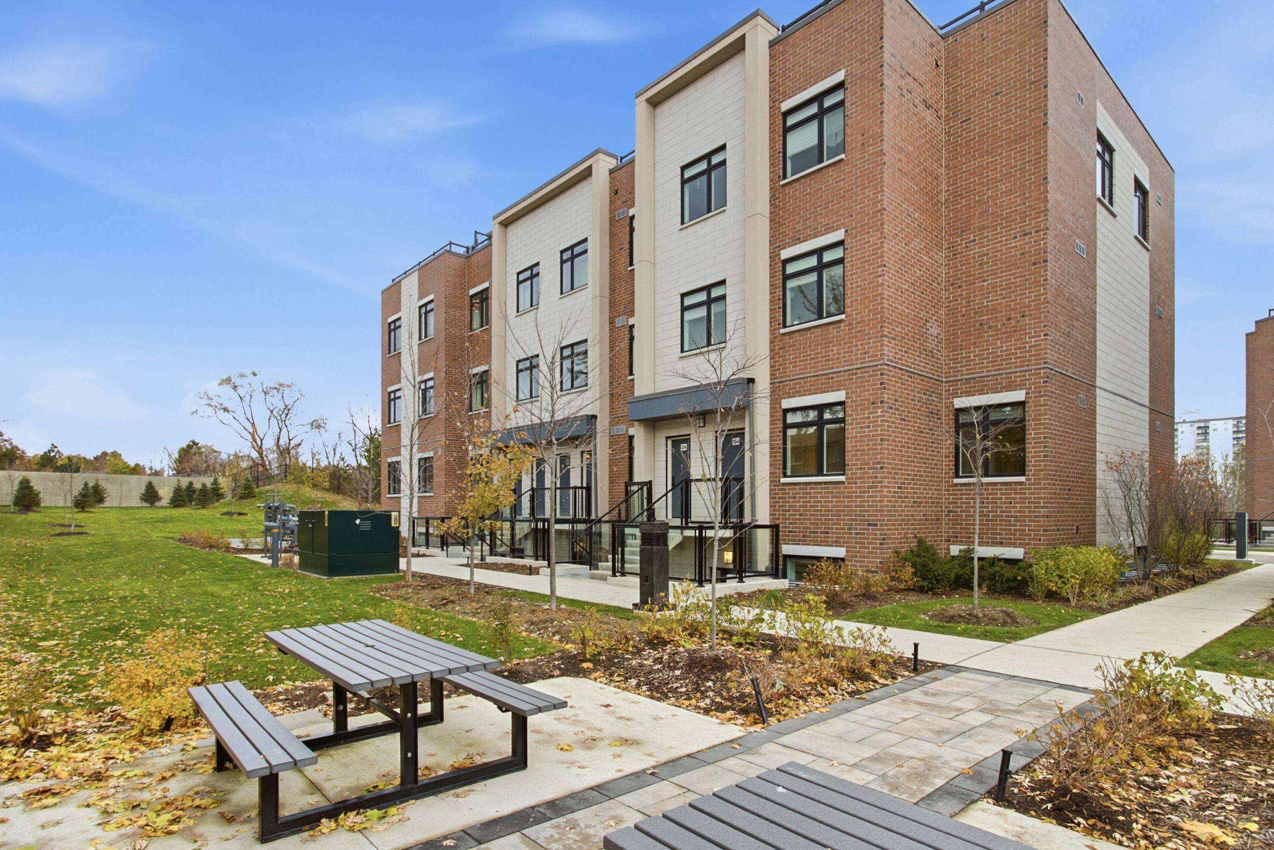 Mississauga, ON L5G 0C6,1115 Douglas McCurdy Common ST #104