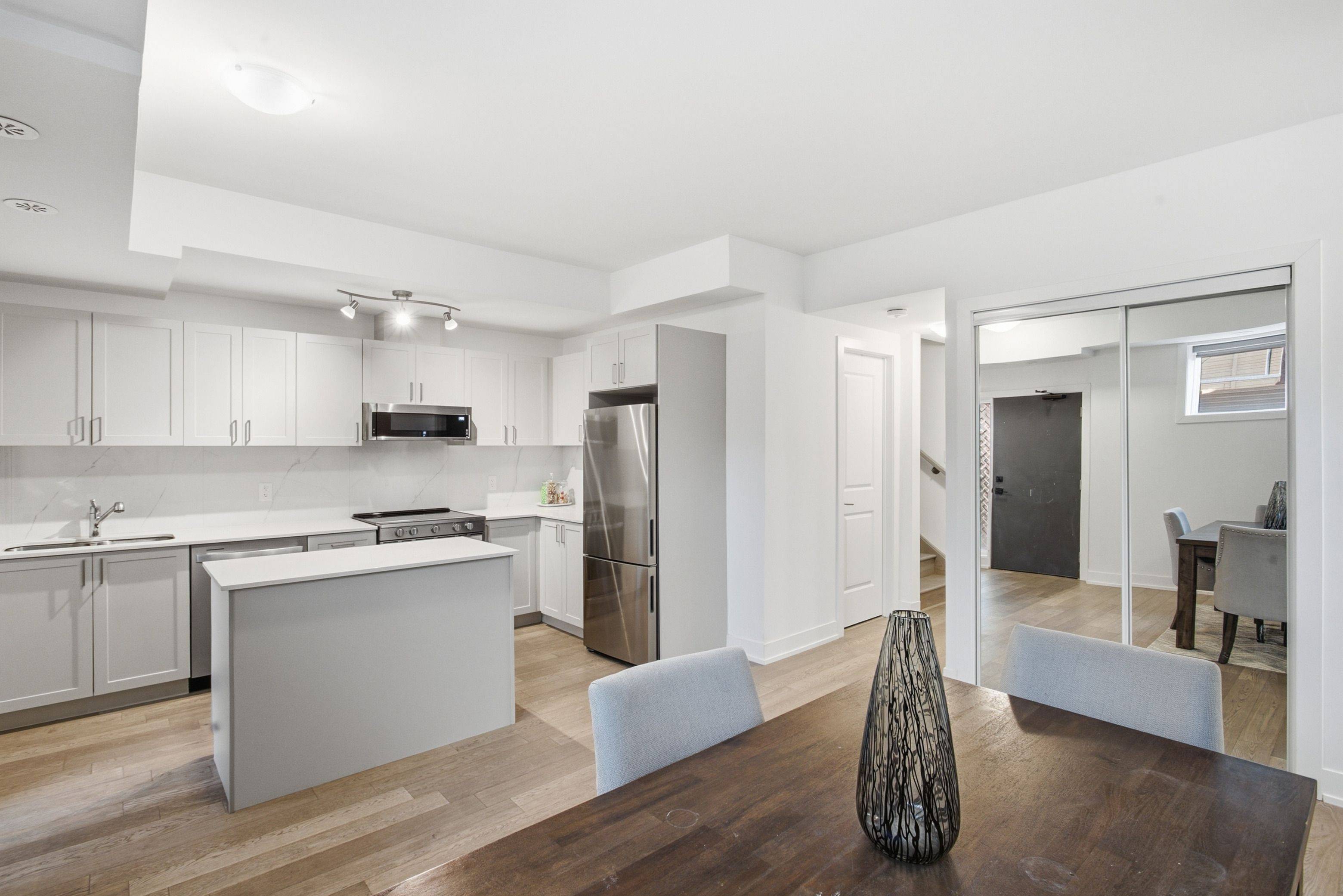 Mississauga, ON L5G 0C6,1115 Douglas McCurdy Common ST #104