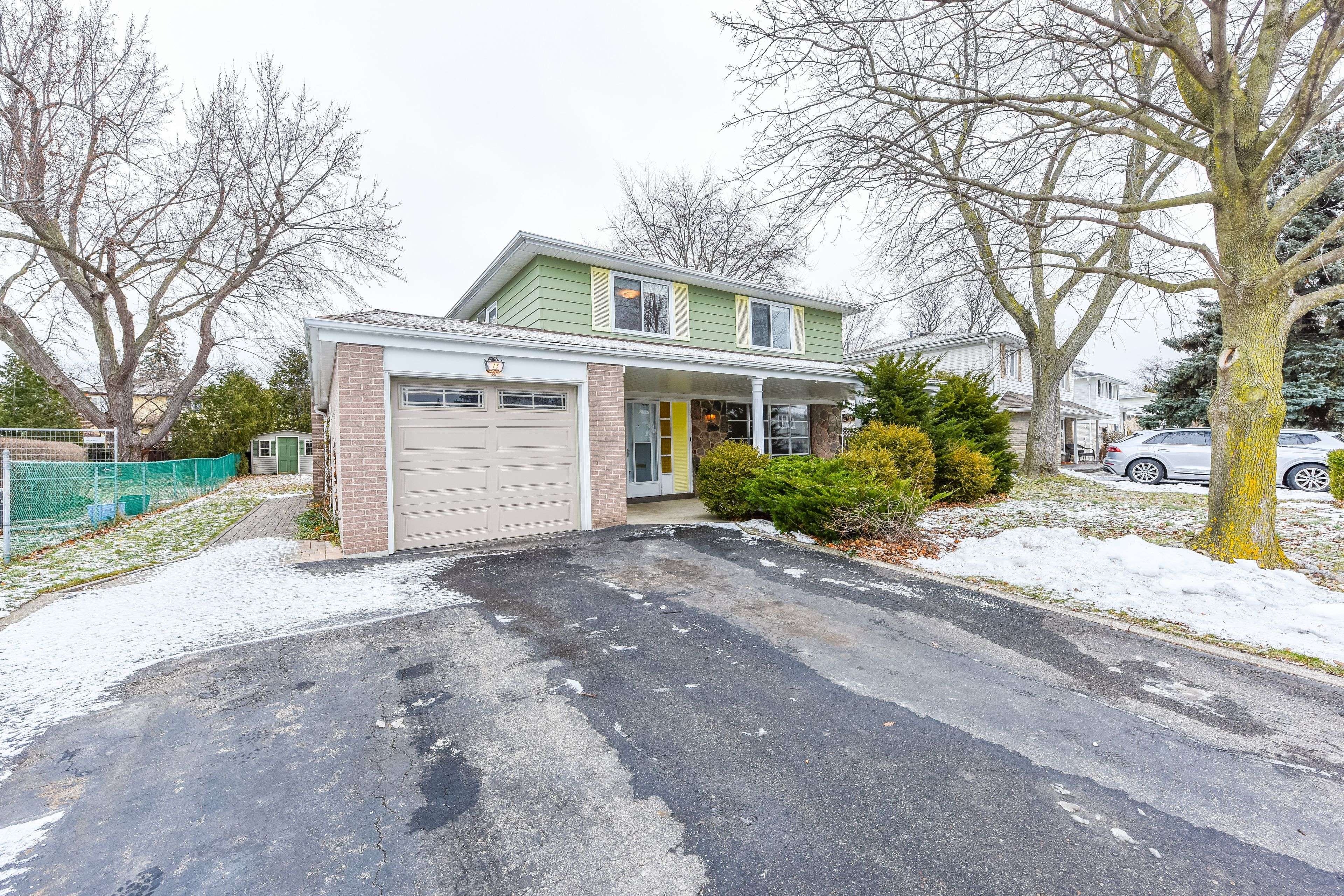 Brampton, ON L6W 2E7,15 Richmond DR