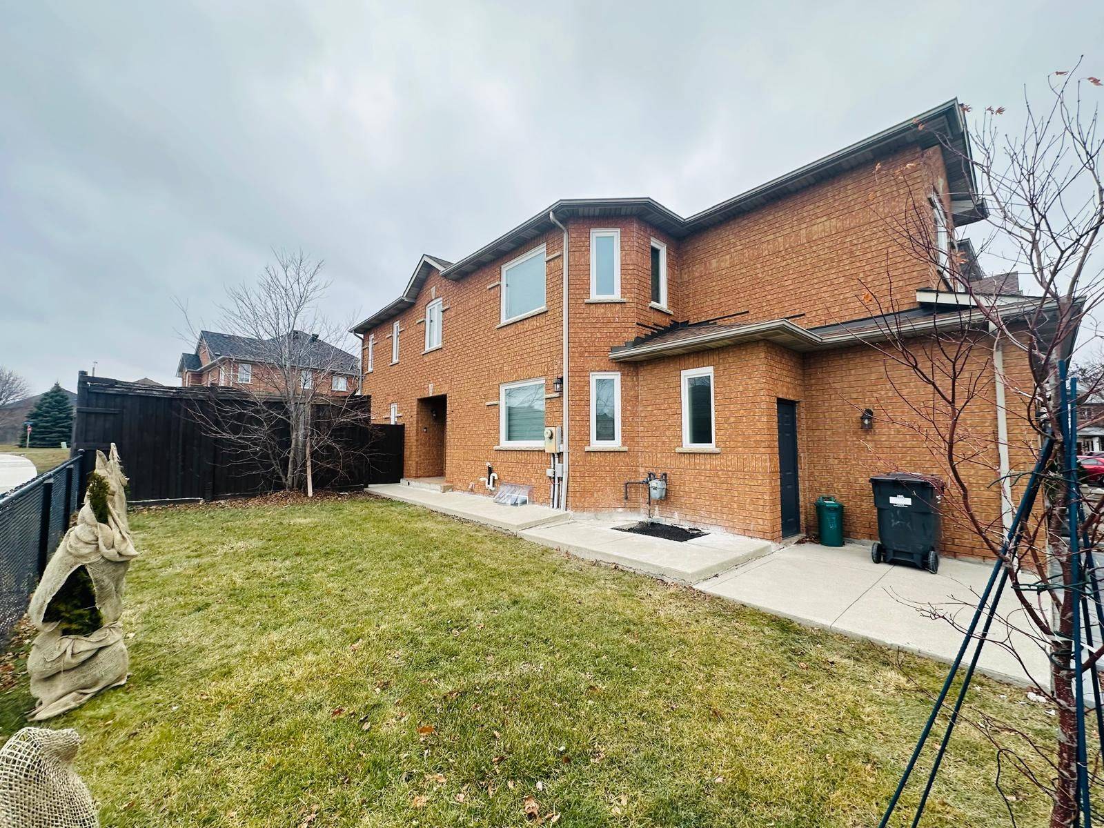 Mississauga, ON L5R 3Y2,743 Mirage PL