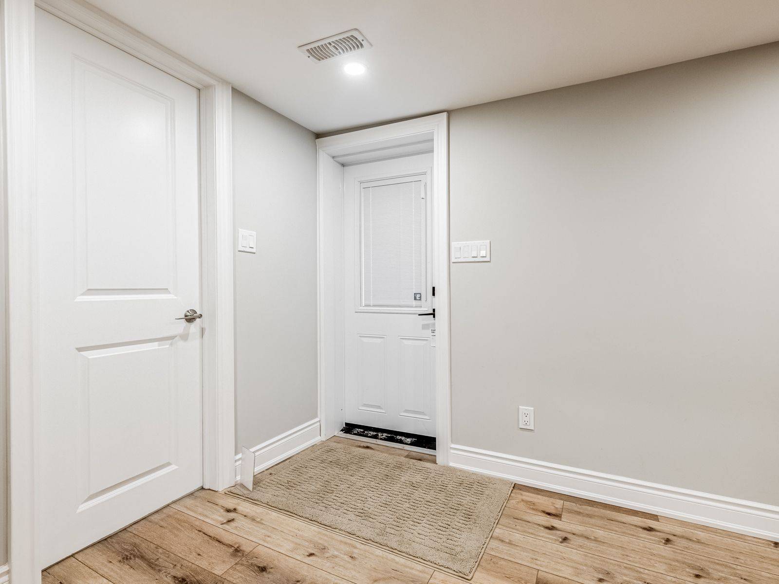 Toronto W06, ON M8V 3H4,60 Thirteenth ST #Lower