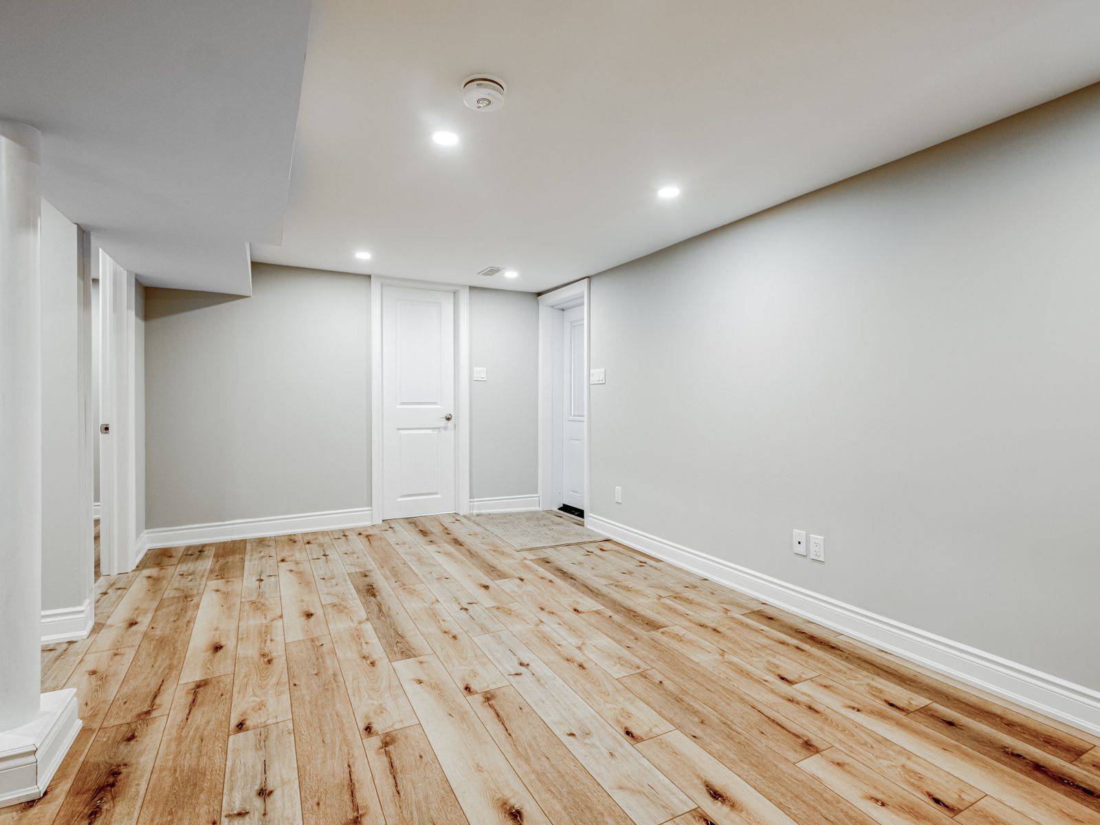 Toronto W06, ON M8V 3H4,60 Thirteenth ST #Lower