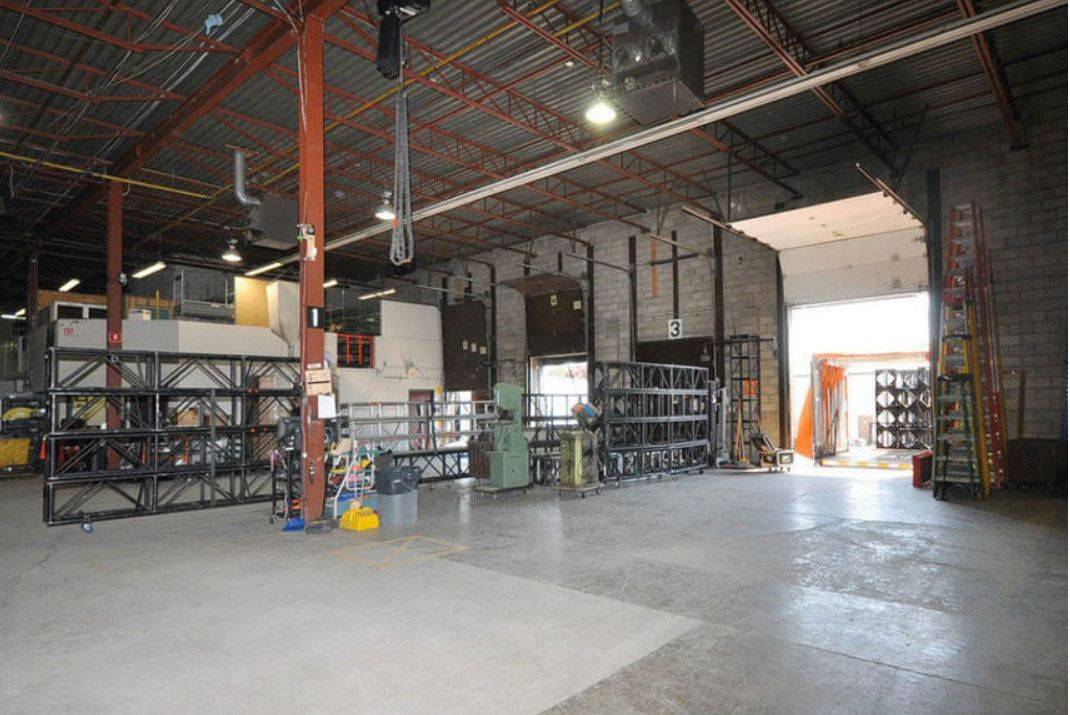 Mississauga, ON L5A 3V3,2480 Tedlo ST #1