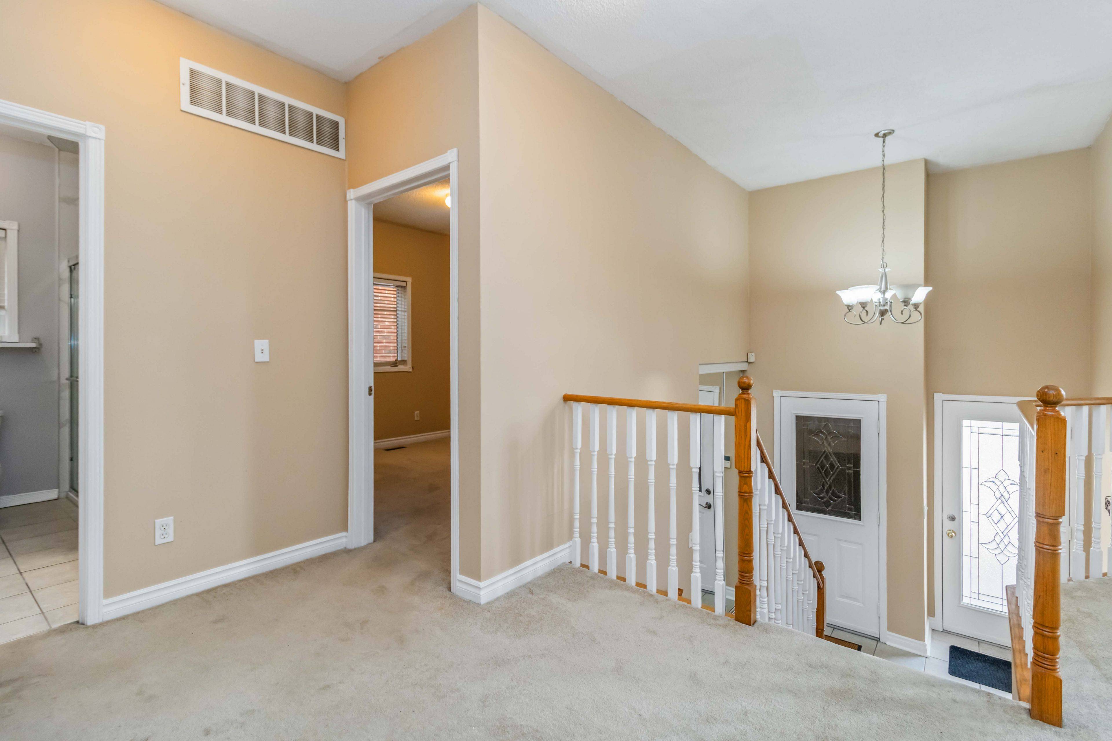 Mississauga, ON L5W 1M1,639 Twain AVE #Main