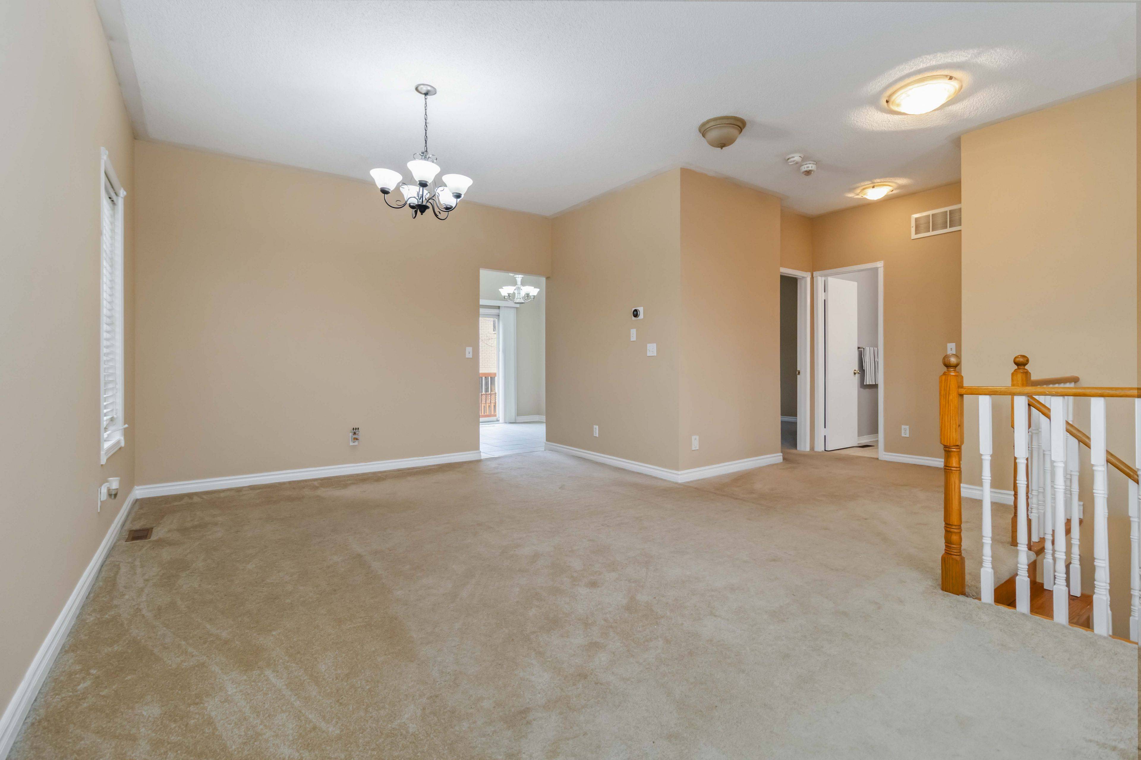 Mississauga, ON L5W 1M1,639 Twain AVE #Main