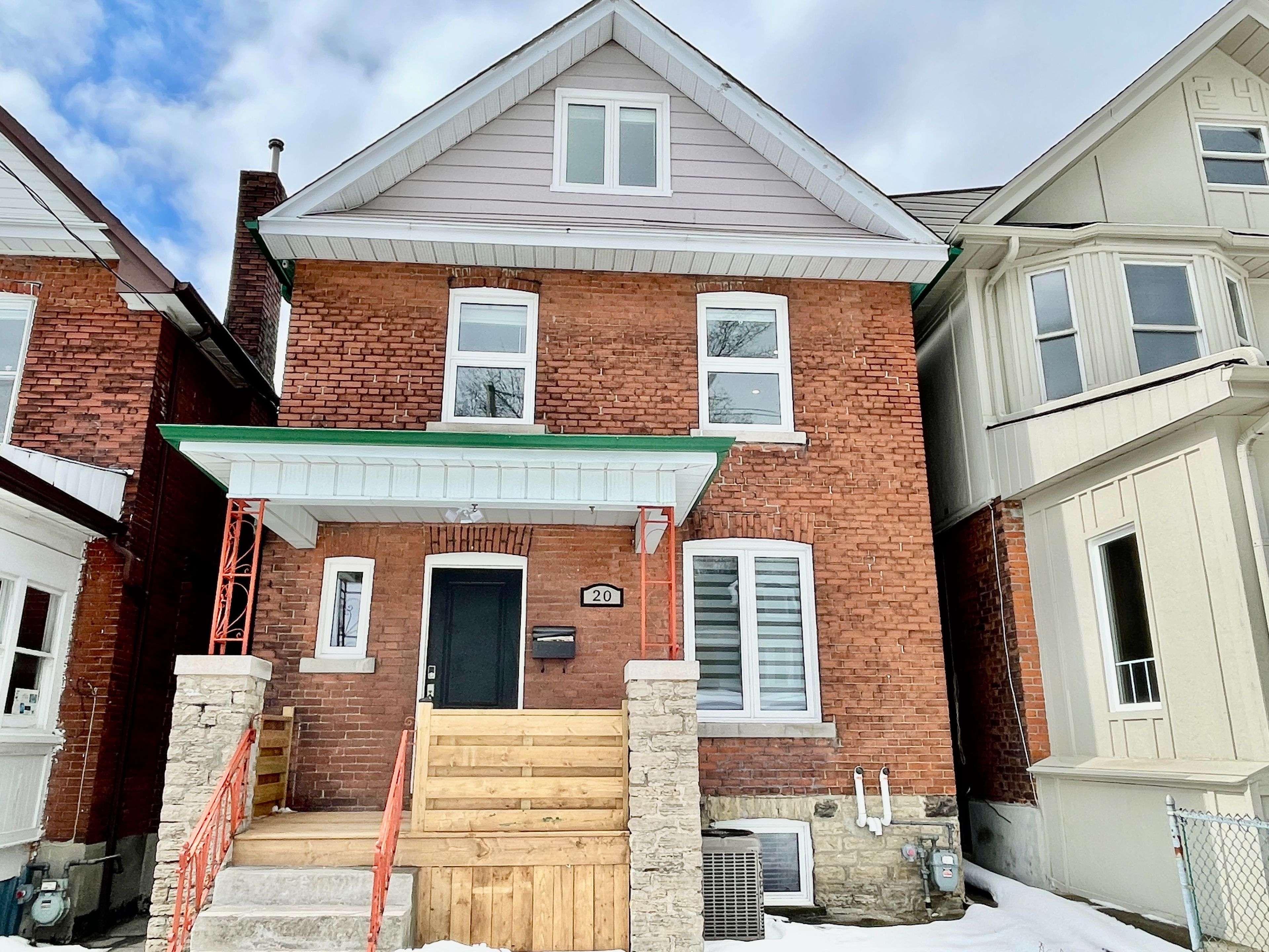 Toronto W03, ON M6E 3V4,20 St Clair GDNS #Upper