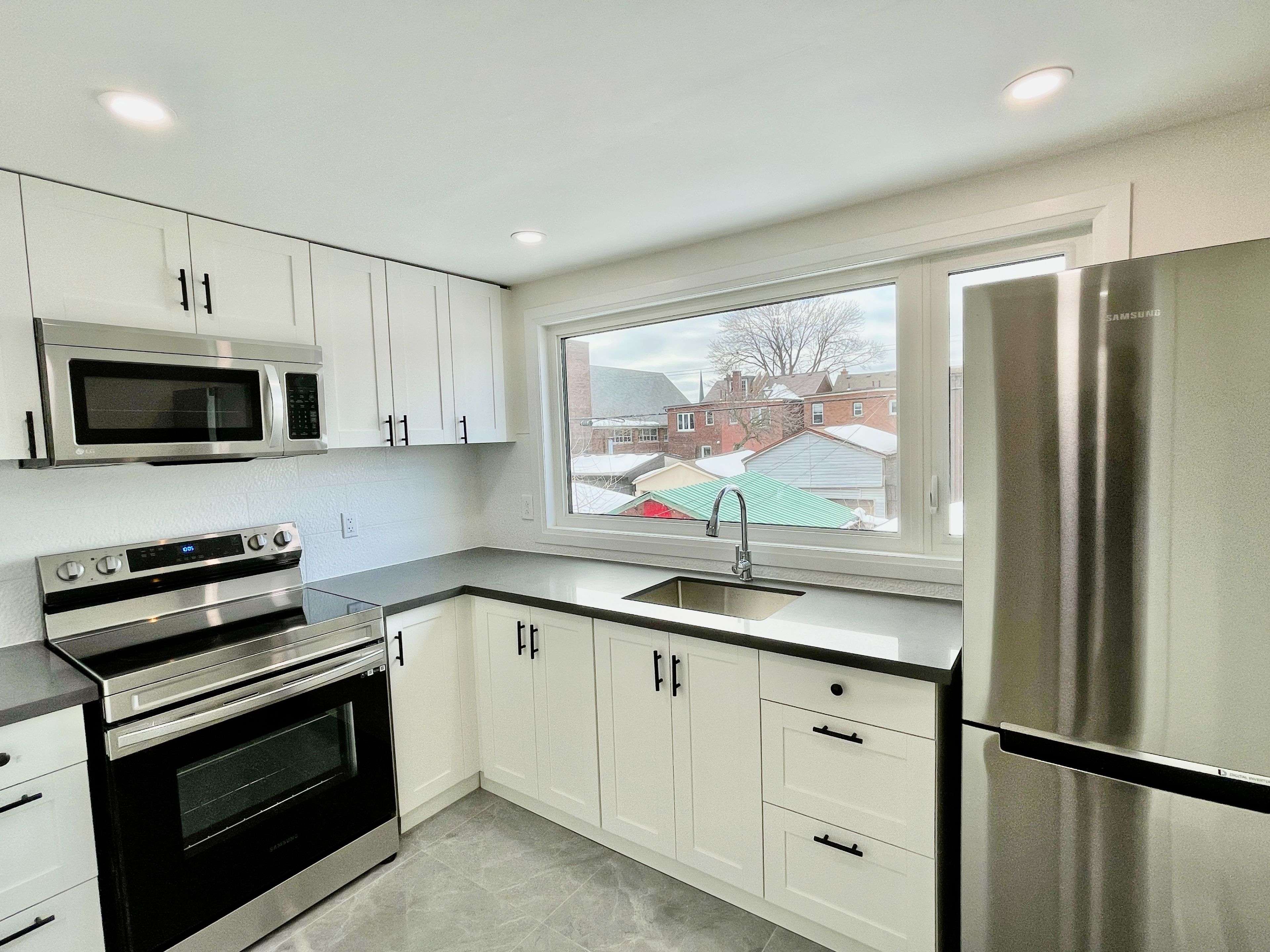 Toronto W03, ON M6E 3V4,20 St Clair GDNS #Upper