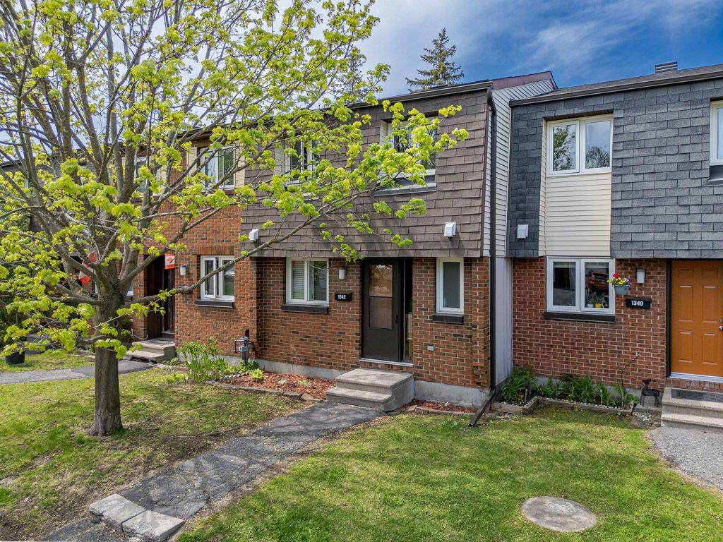 Cyrville - Carson Grove - Pineview, ON K1B 5C8,1342 Cedarcroft CRES #11