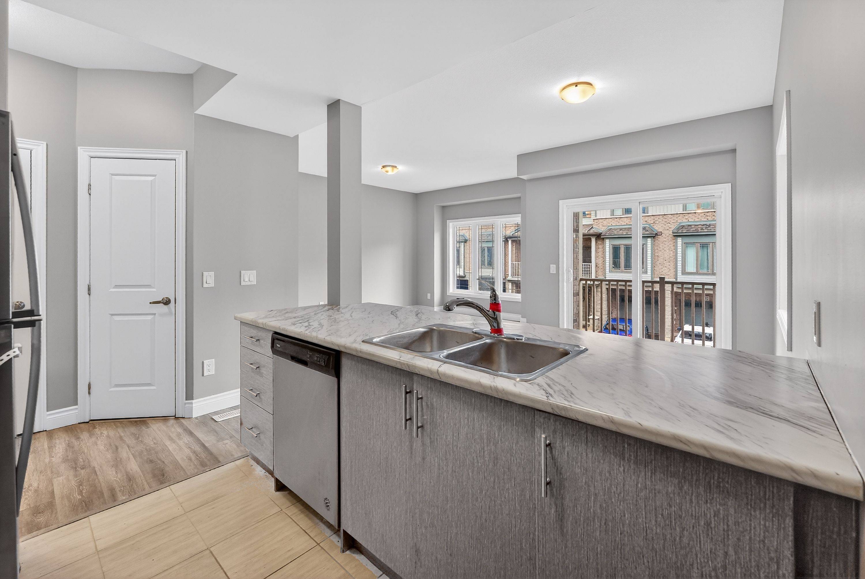 Brantford, ON N3T 0R6,77 Diana AVE #123