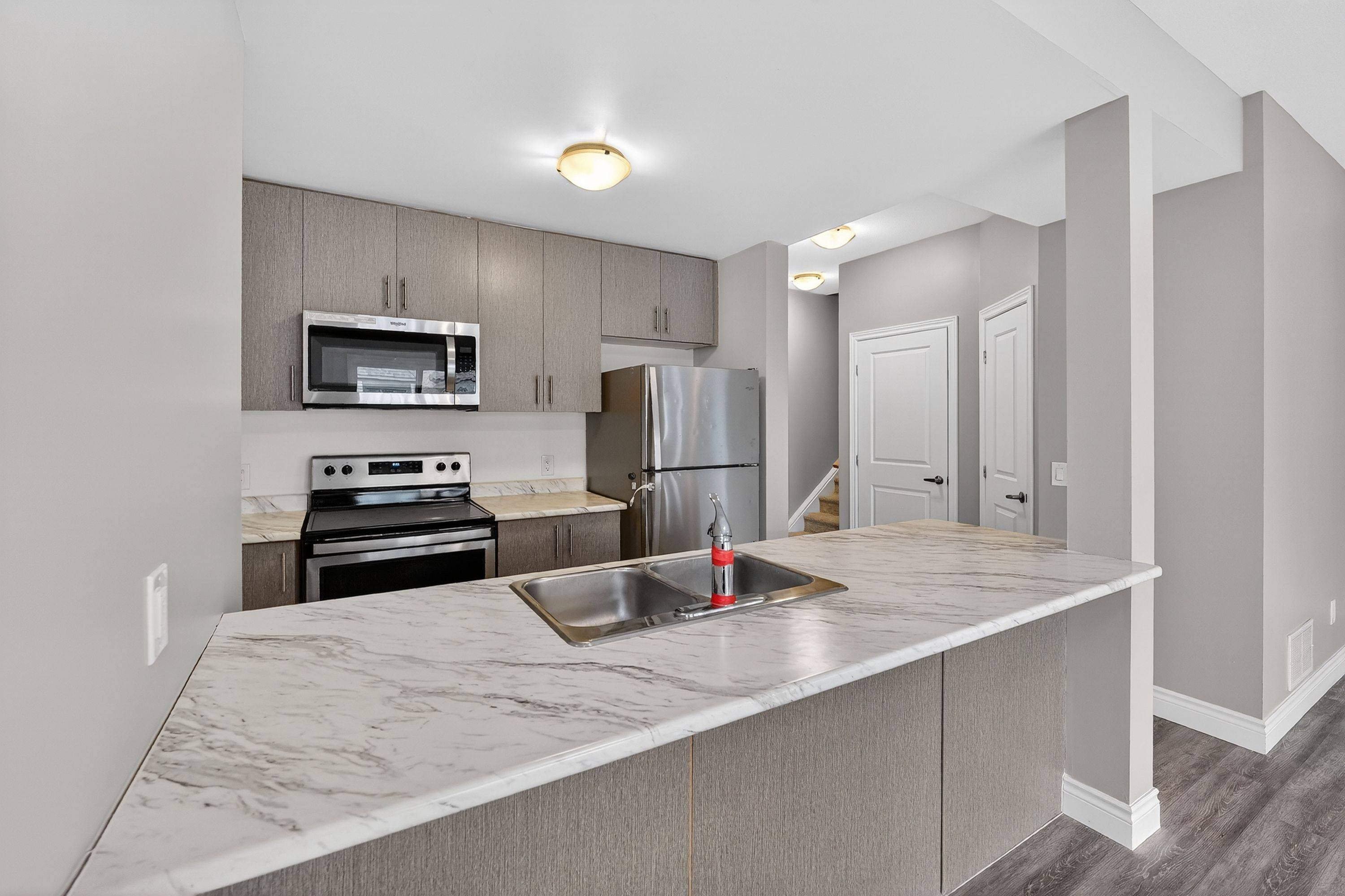 Brantford, ON N3T 0R6,77 Diana AVE #123