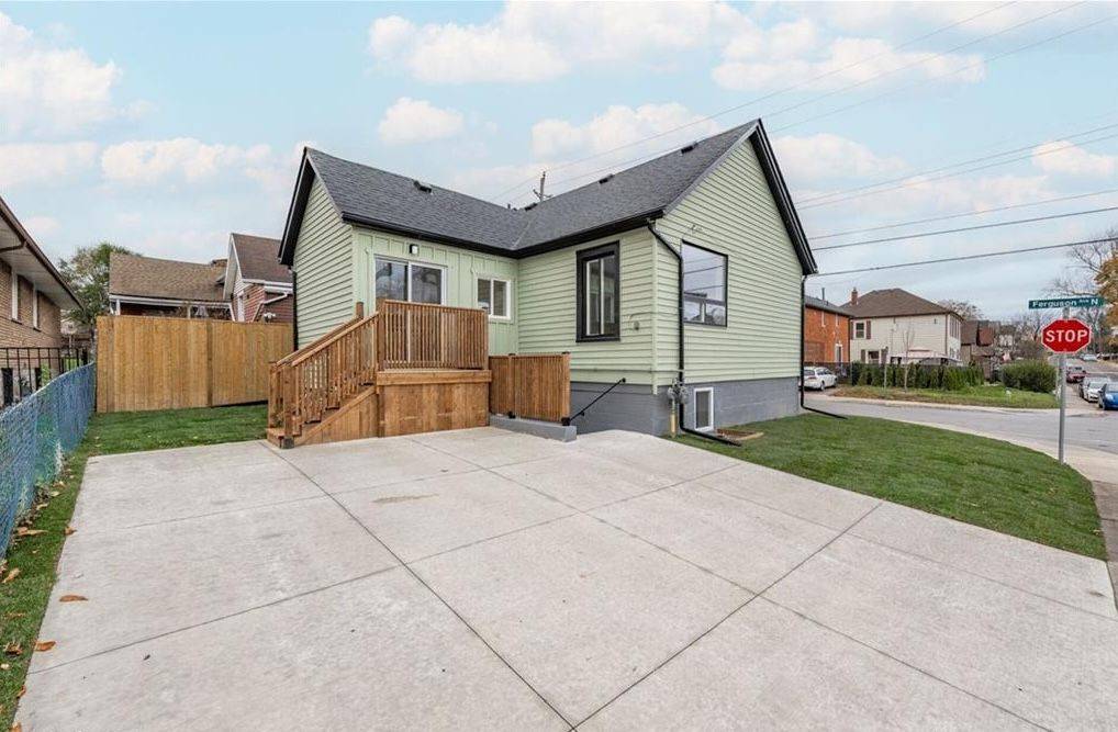 Hamilton, ON L8L 4Z2,476 Ferguson AVE N #A