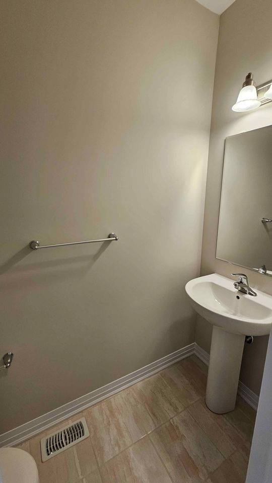 Cambridge, ON N1R 3H5,25 Isherwood AVE #137