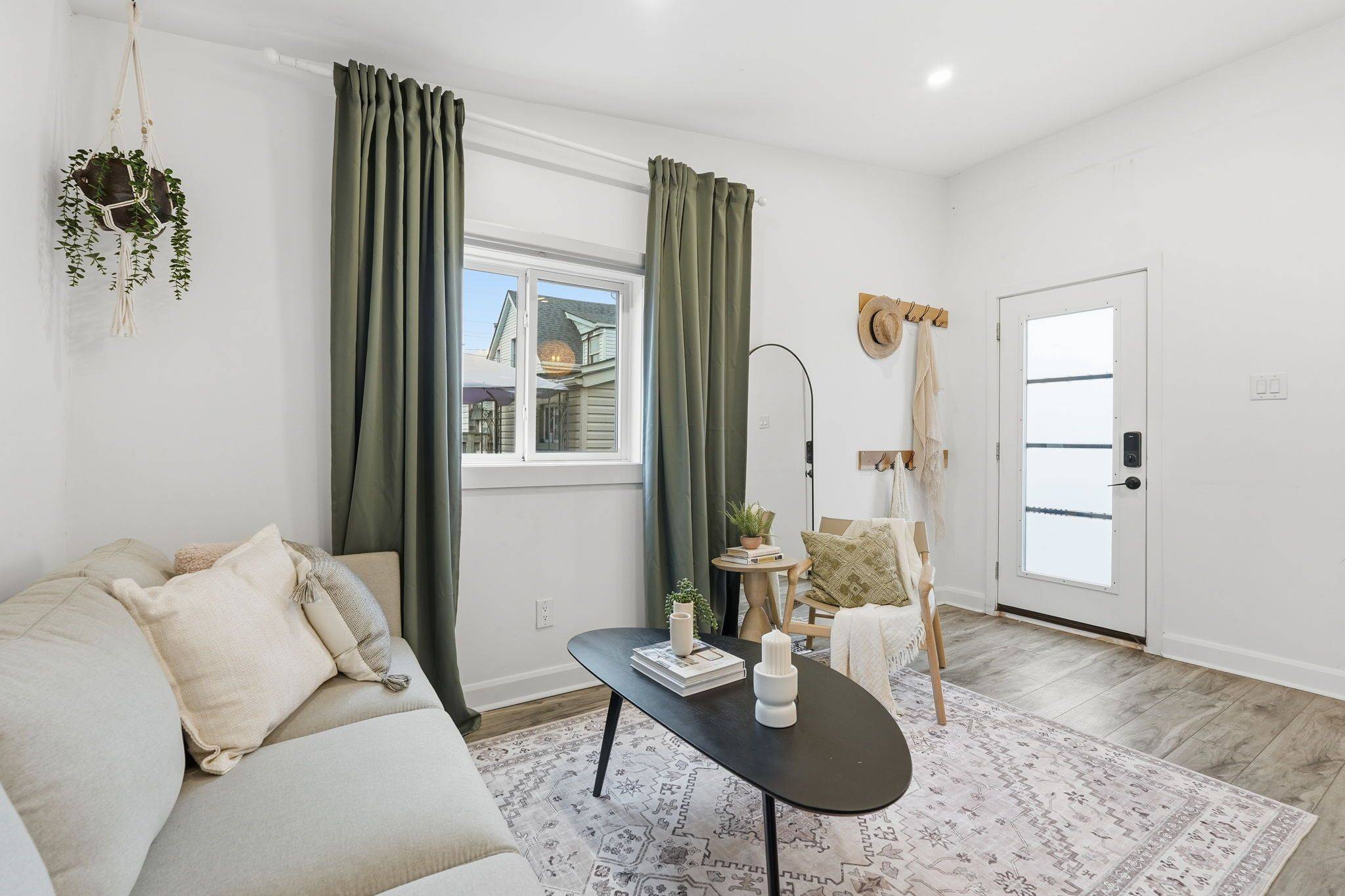 Hamilton, ON L8H 4K4,48 Frederick AVE